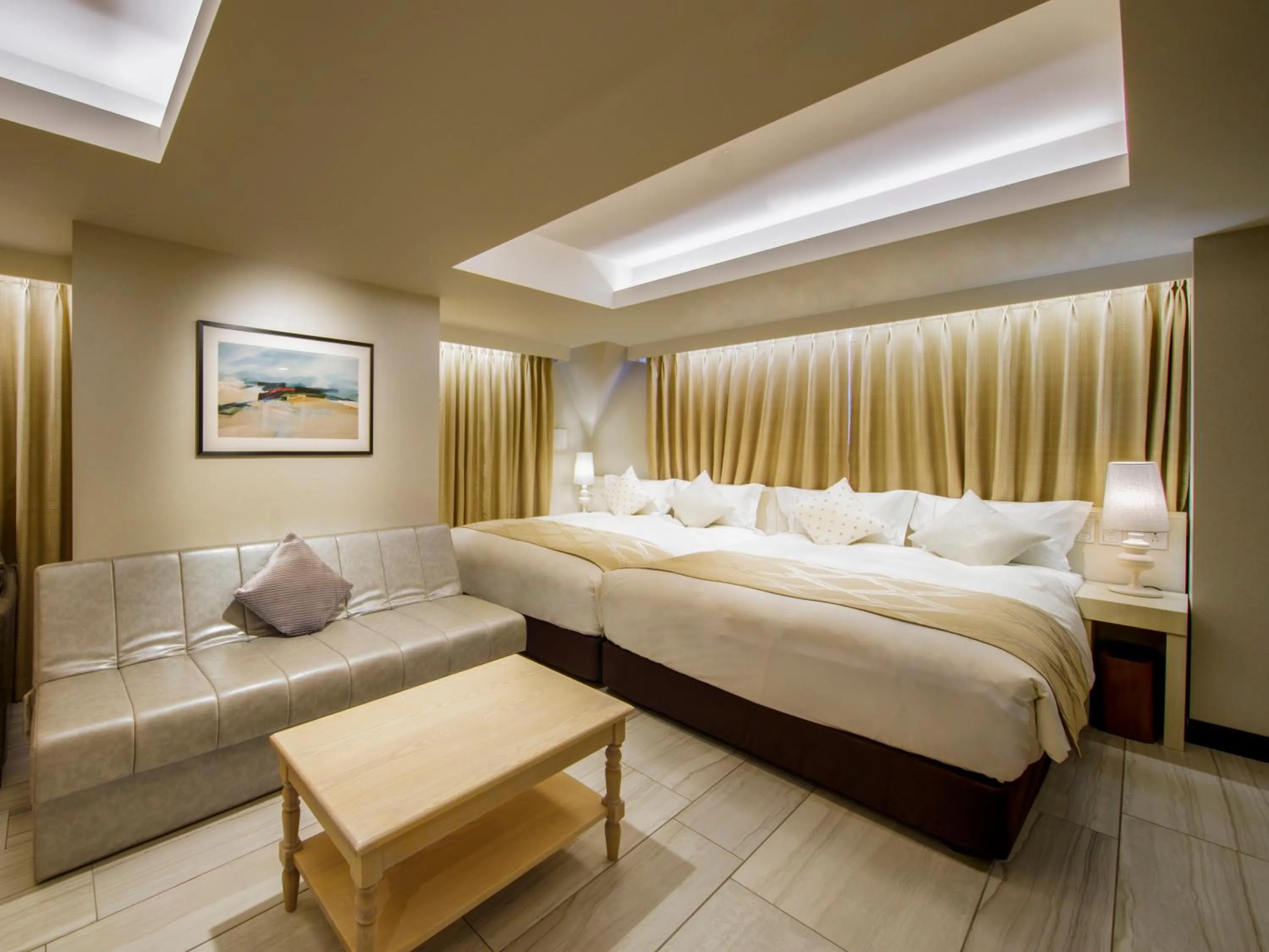 Photo of the whole room, Bed in The Centurion Classic Akasaka