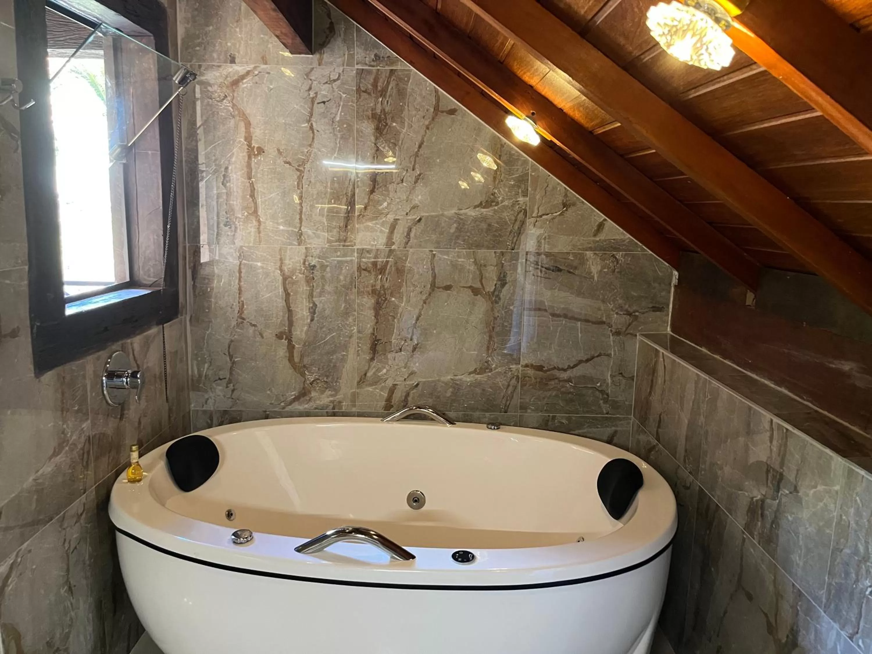 Hot Tub, Bathroom in Pousada Dona Bendita