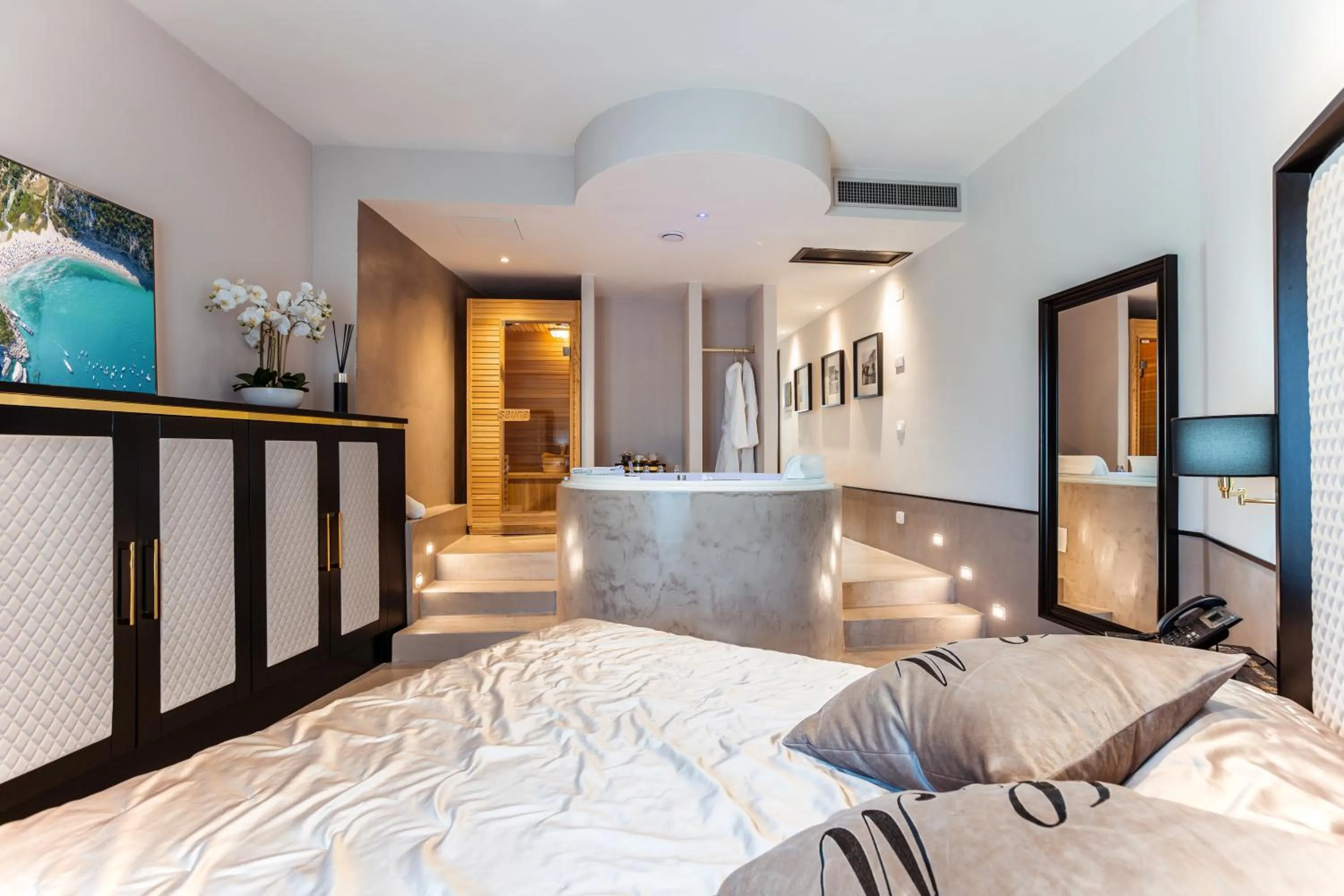 Hot Tub, Bed in La Locanda Del Conte Mameli - Boutique Hotel & Suite SPA