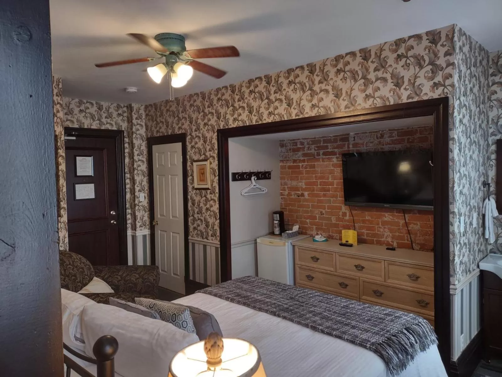 TV and multimedia, Bed in The King George Inn