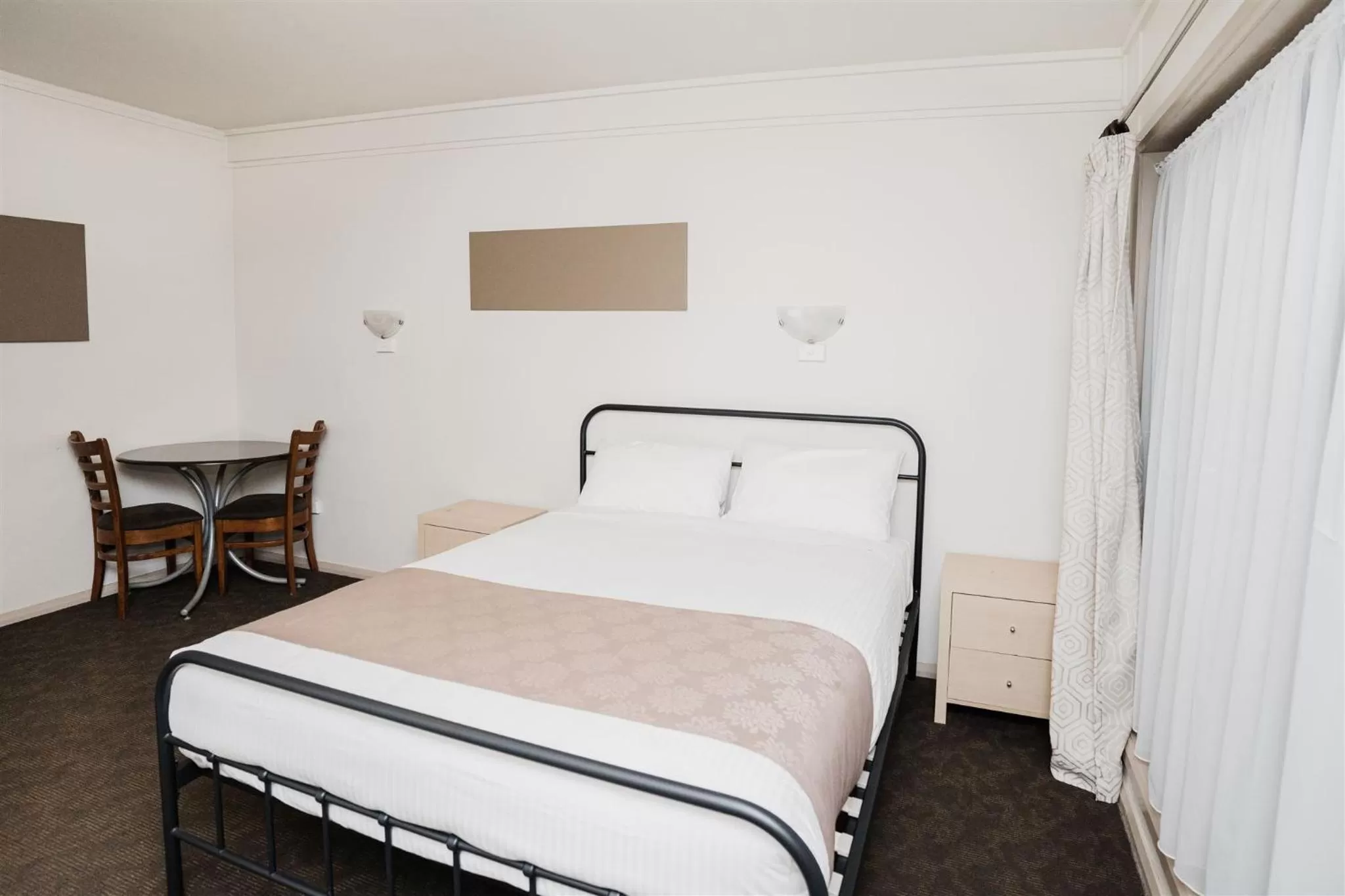 Bed in Hurley's Bar & Bistro