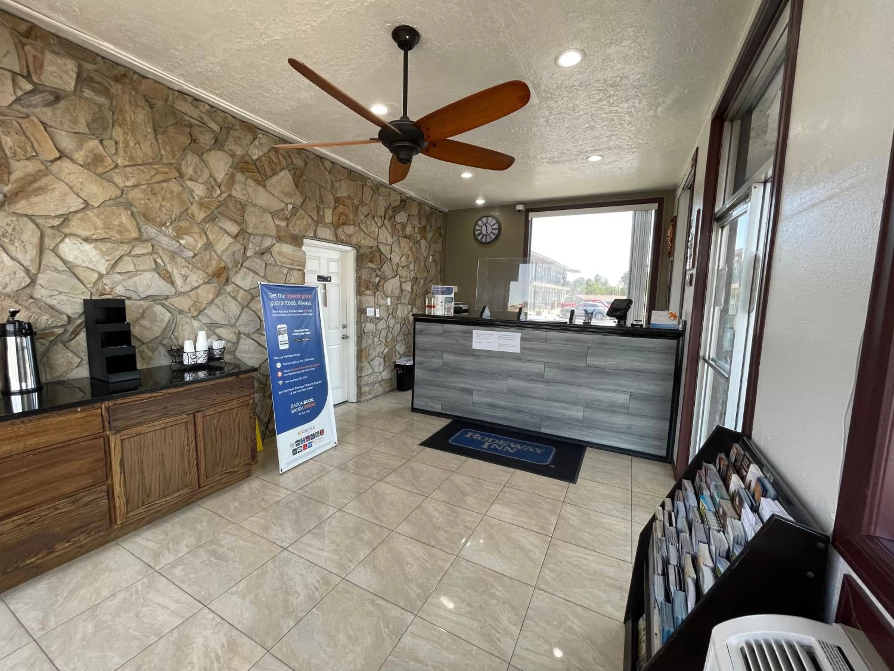 Lobby or reception in Motel 6 Hermiston OR Umatilla