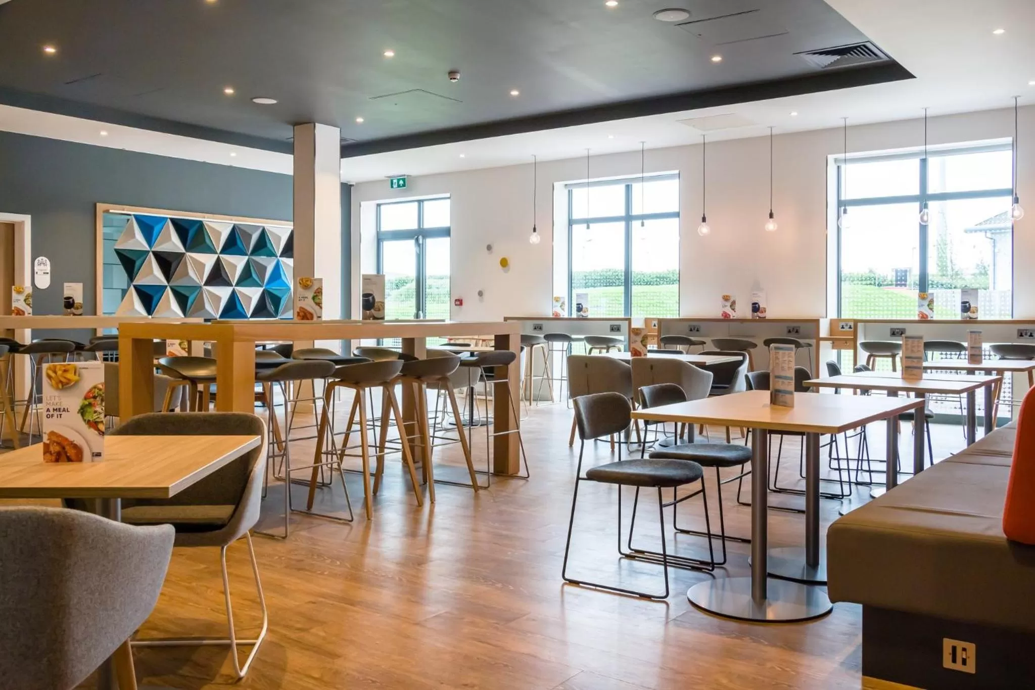 Restaurant/places to eat in Holiday Inn Express - Bodmin - Victoria Junction by IHG