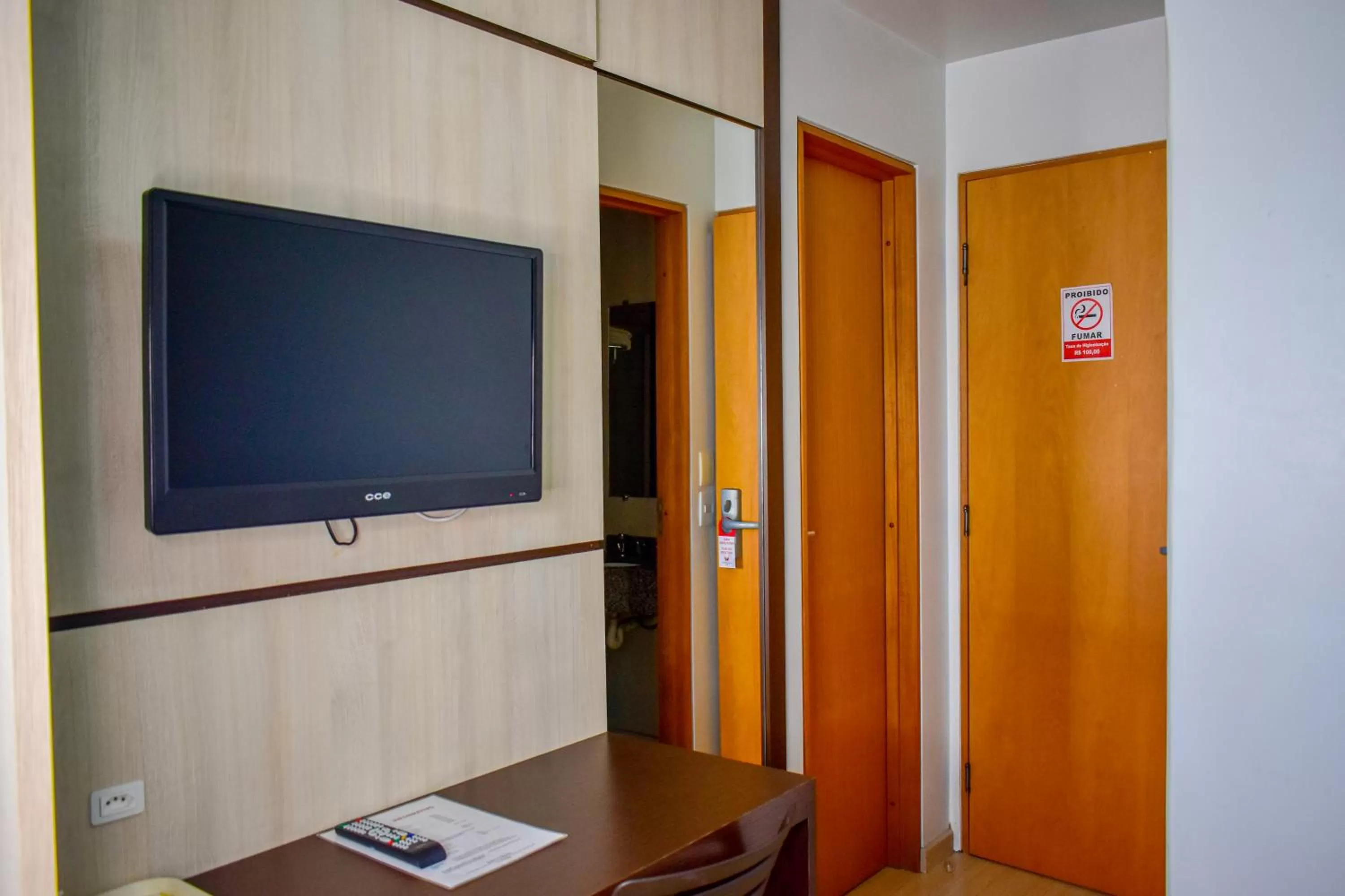 TV and multimedia in Barigui Park Hotel