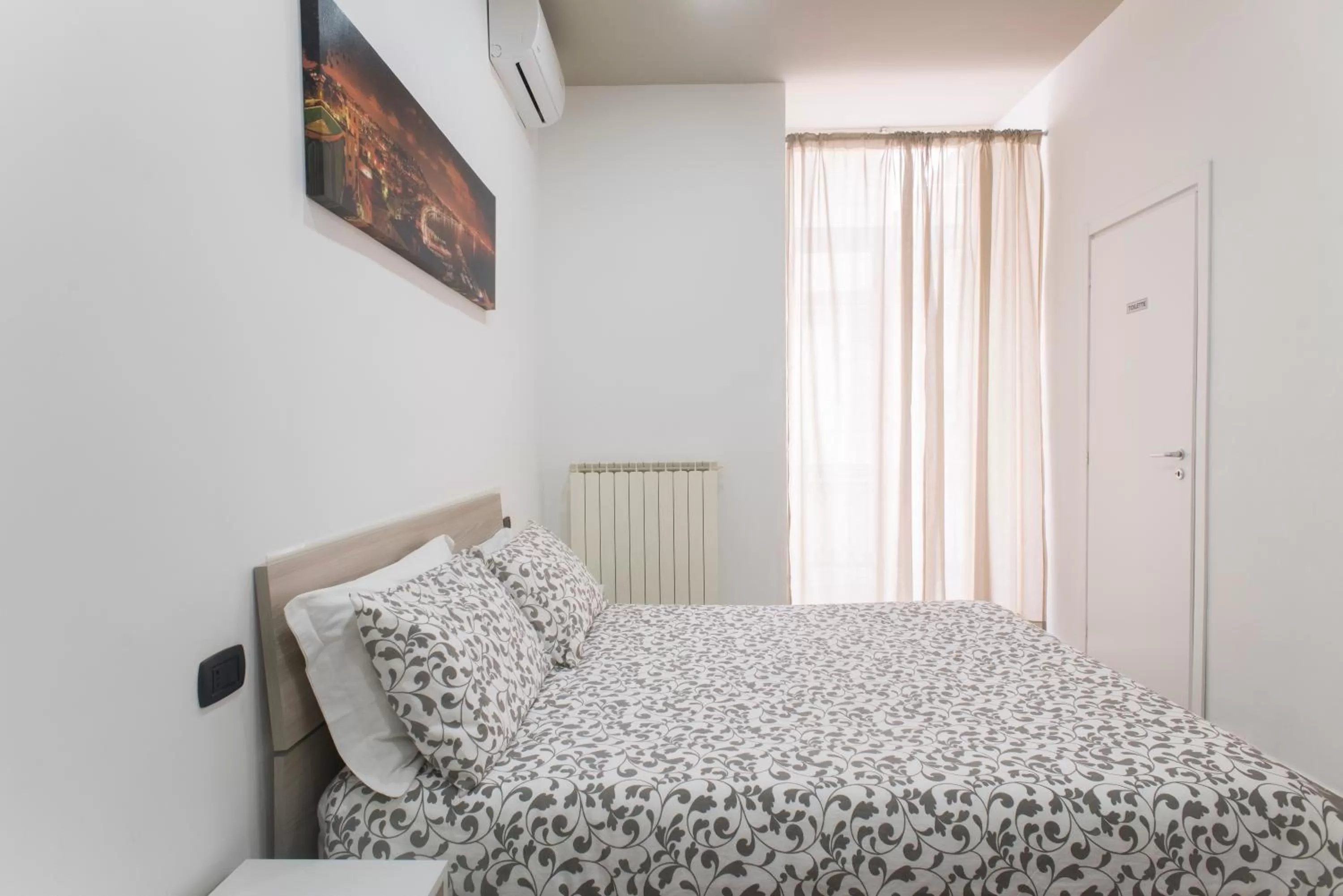 Photo of the whole room, Bed in La Casa di Luna