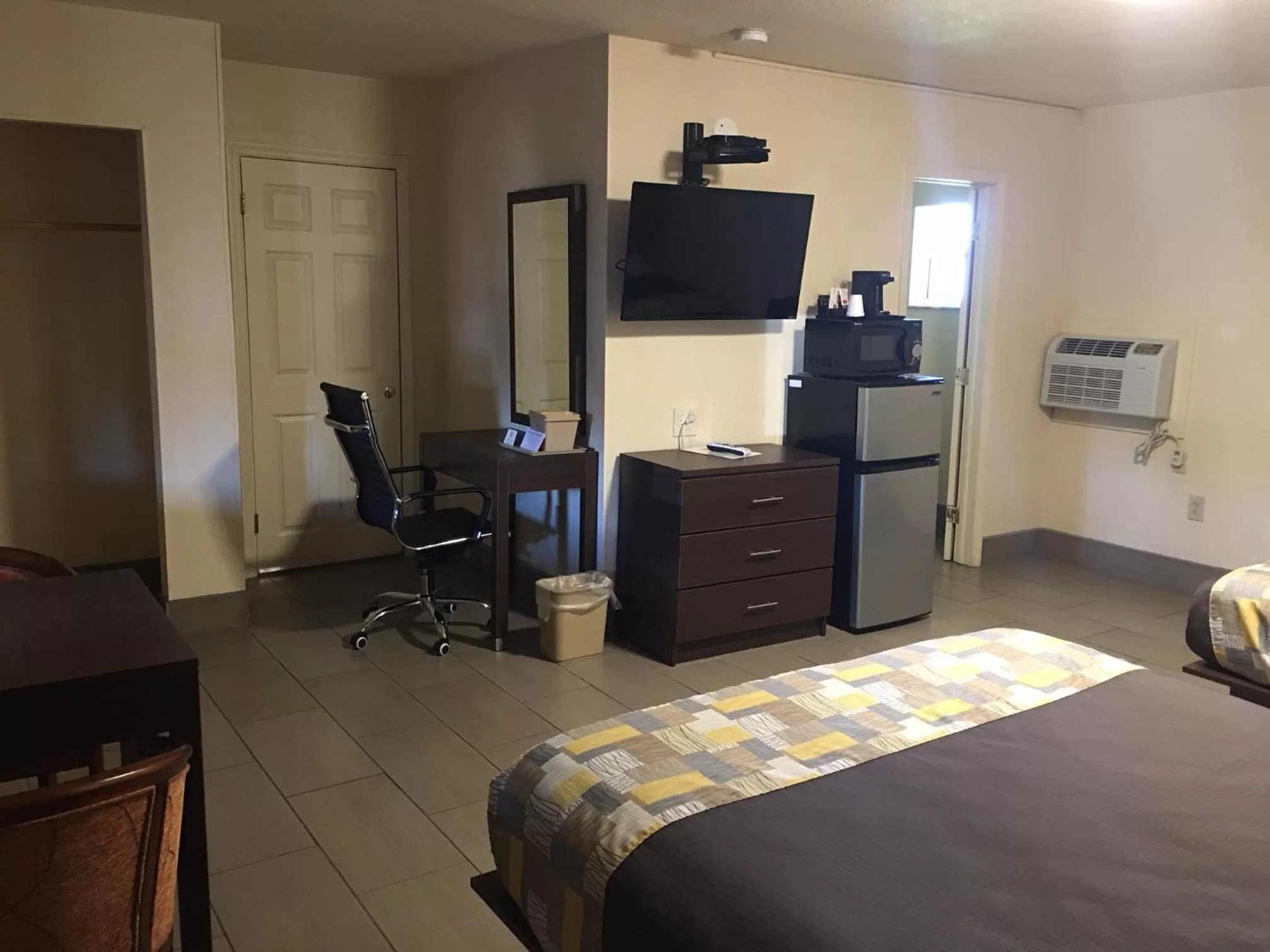 Bed in American Inn Punta Gorda