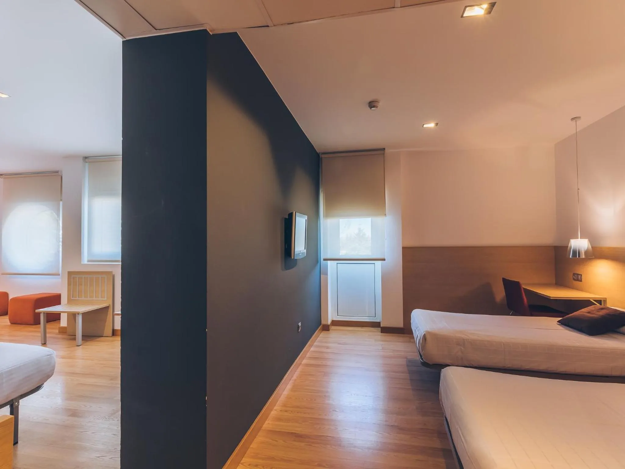 Shower, Bed in Hotel Restaurante Cadosa