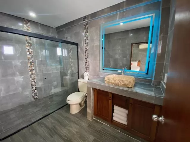 Shower in HOTEL EL CORAL