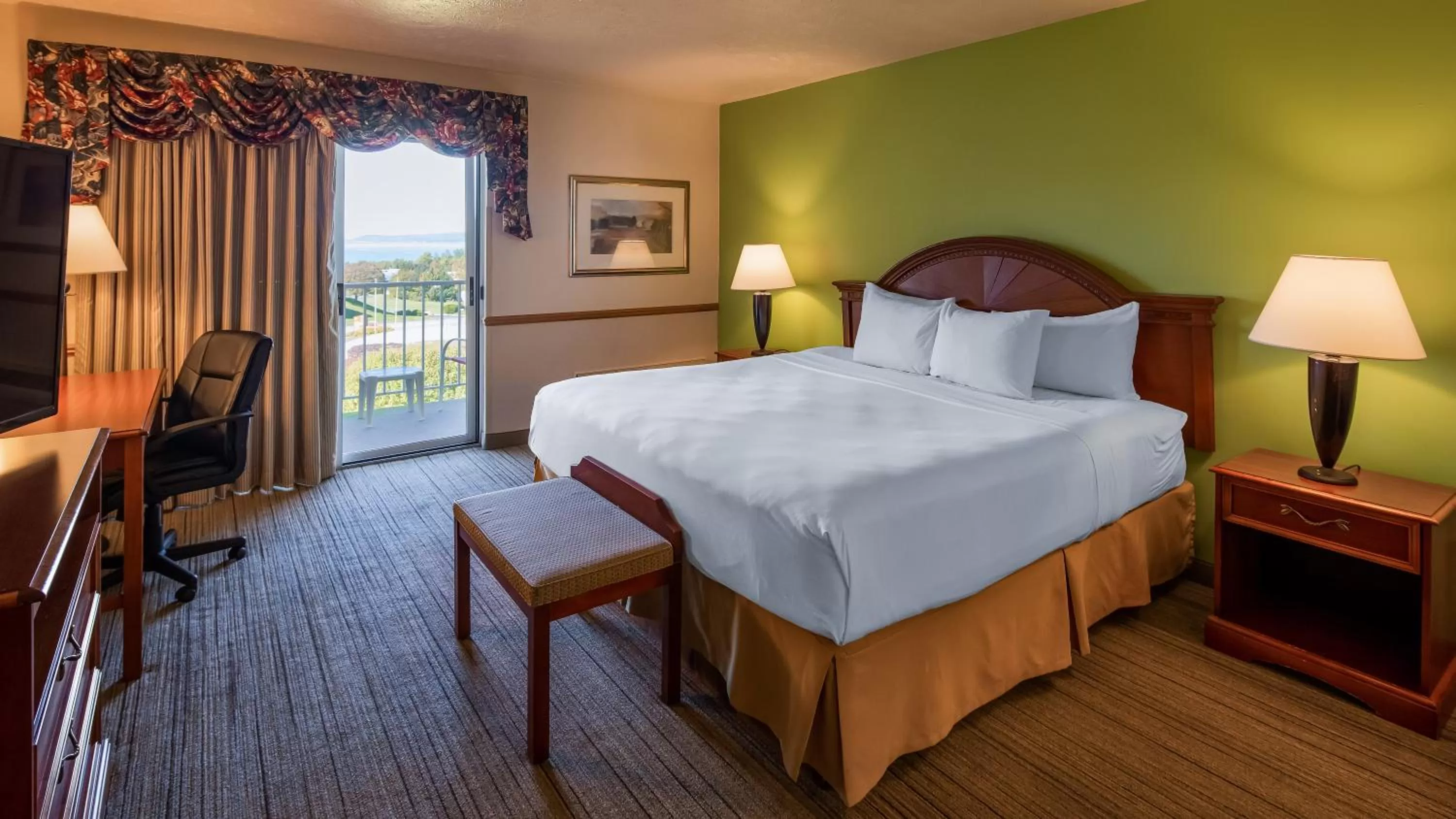 Bed in Apple Tree Inn; SureStay Collection by Best Western