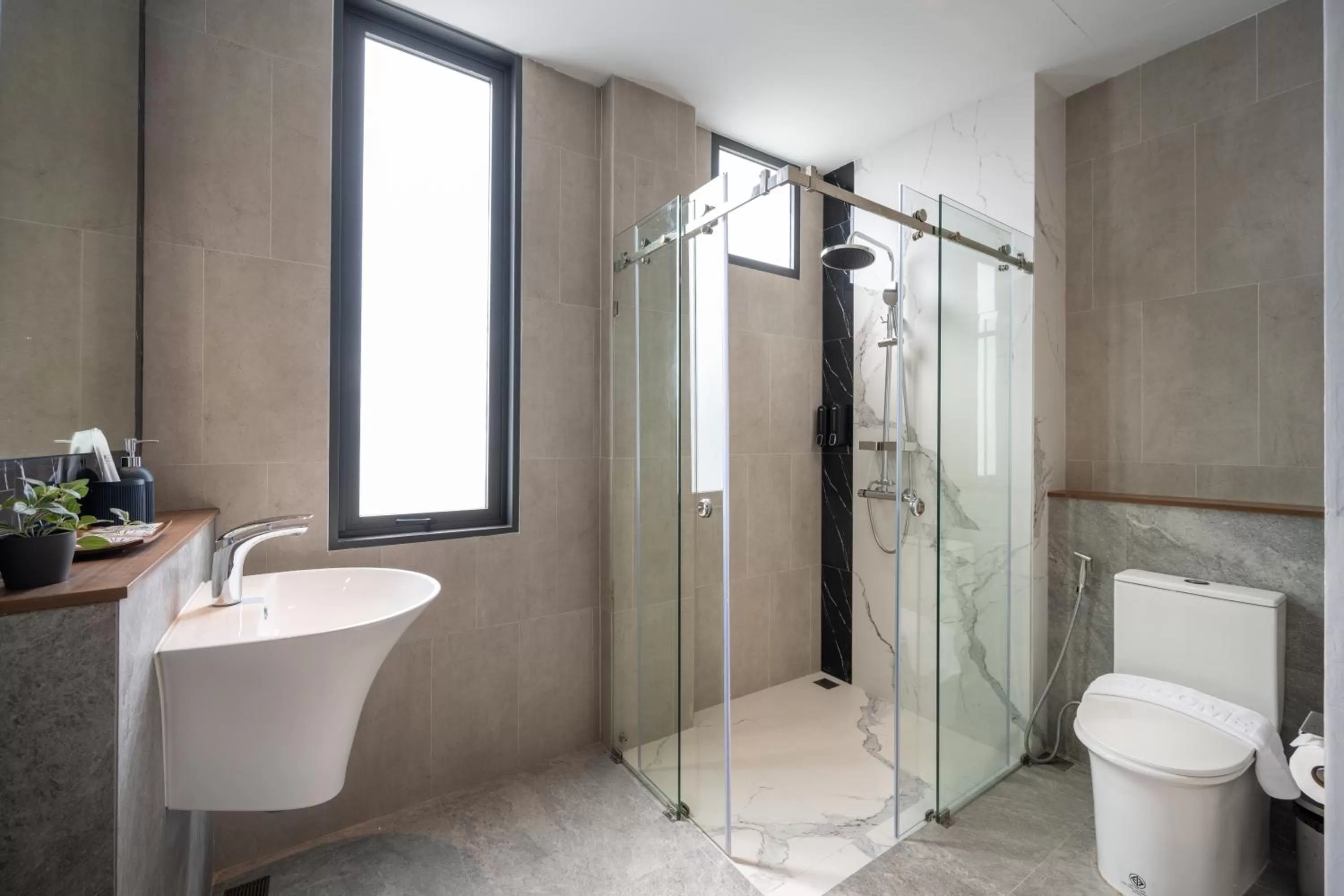 Shower in SHAN Villas Sukhumvit ฌานวิลล่า สุขุมวิท