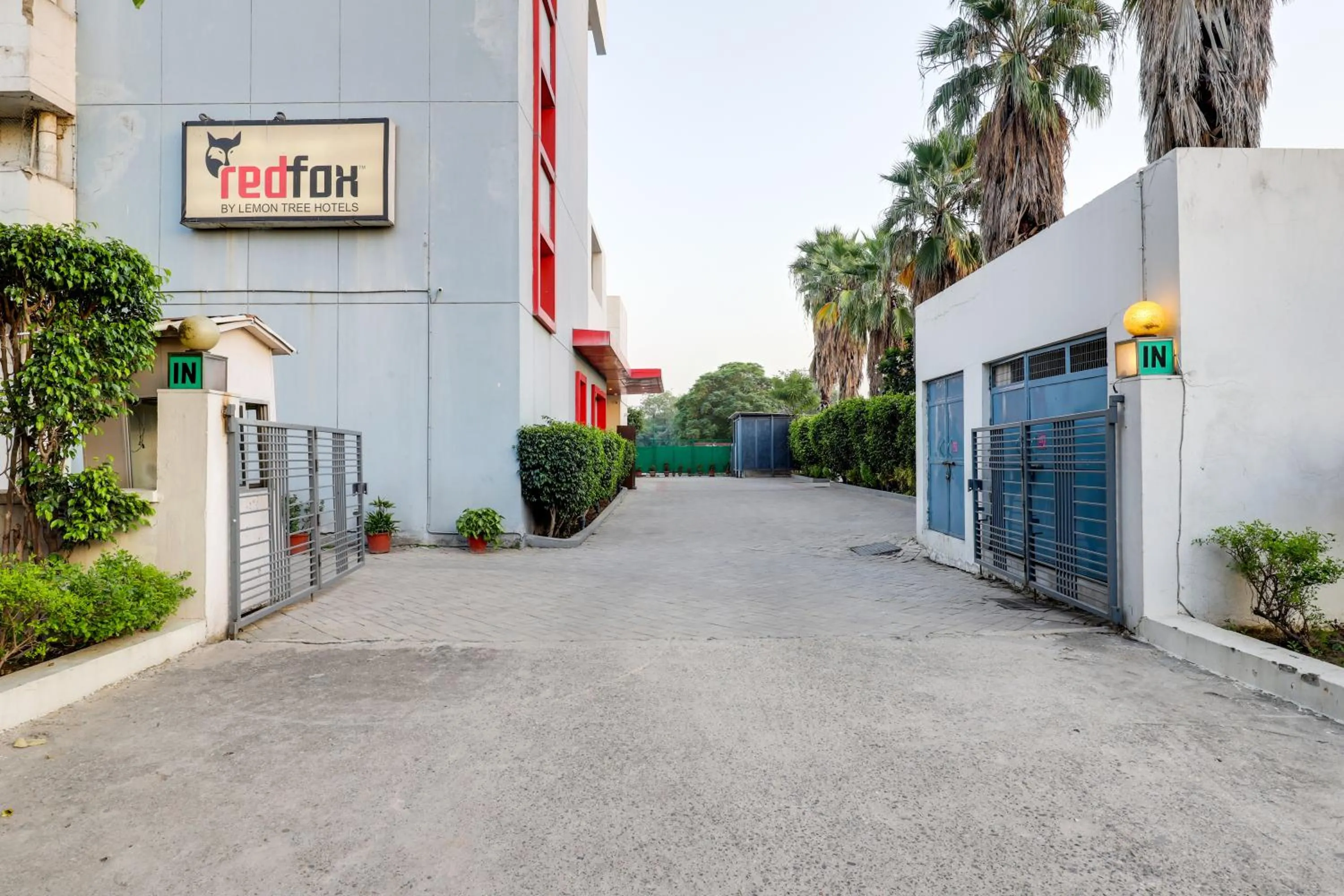 Facade/entrance in Red Fox by Lemon Tree Hotels, East Delhi