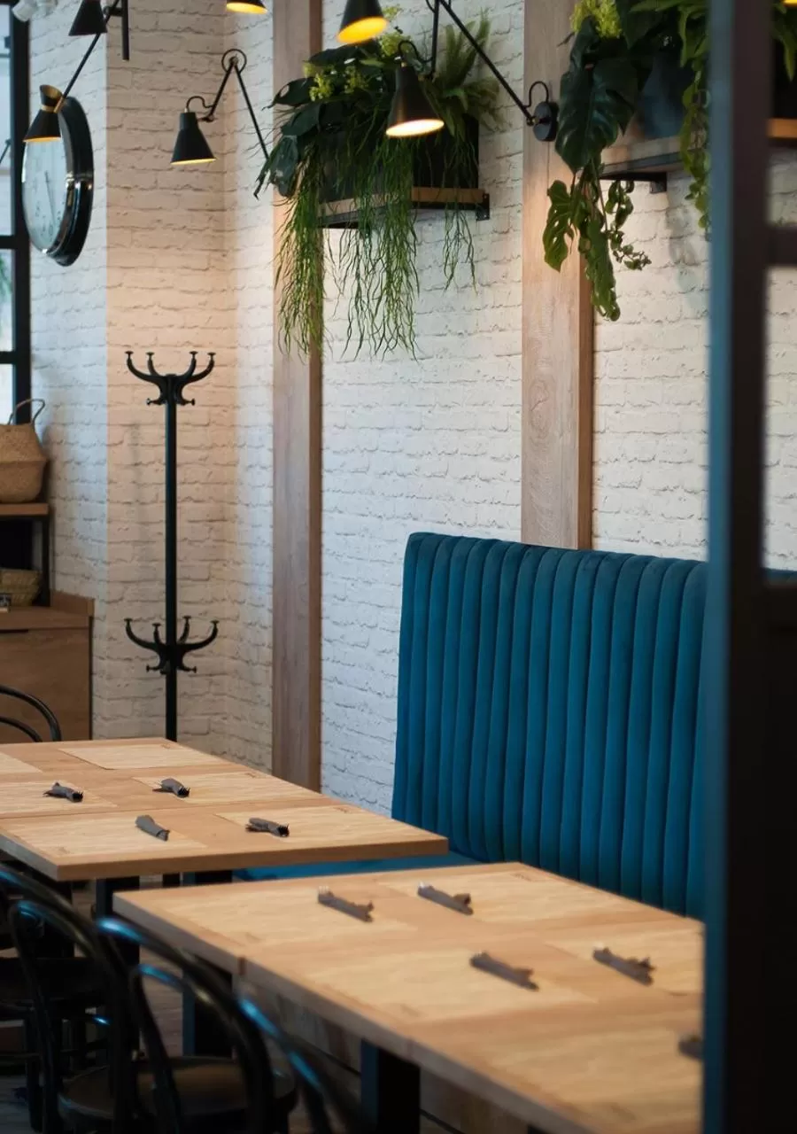 Restaurant/places to eat in Urban Ring Hotel