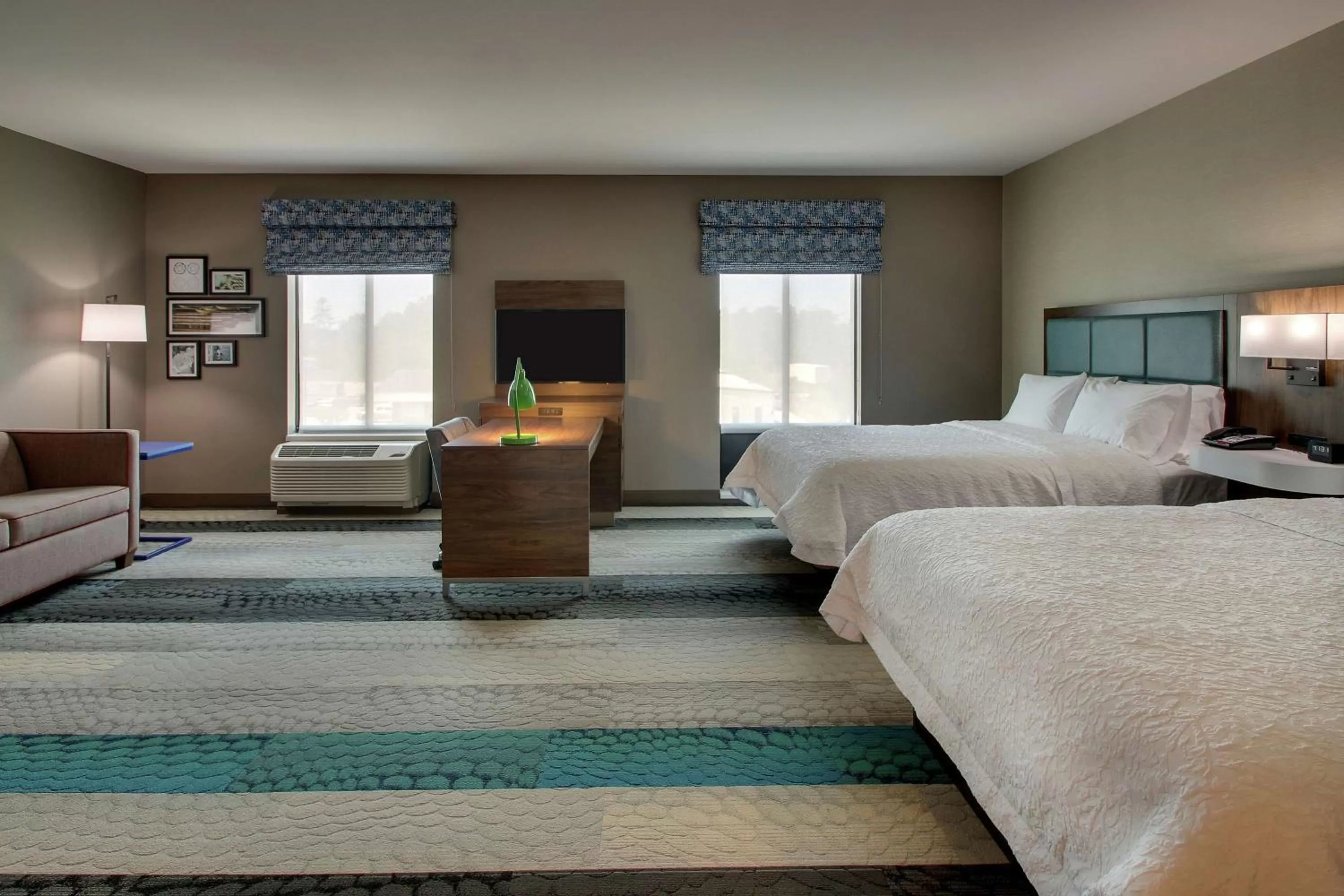 Bedroom, Bed in Hampton Inn & Suites By Hilton Southport