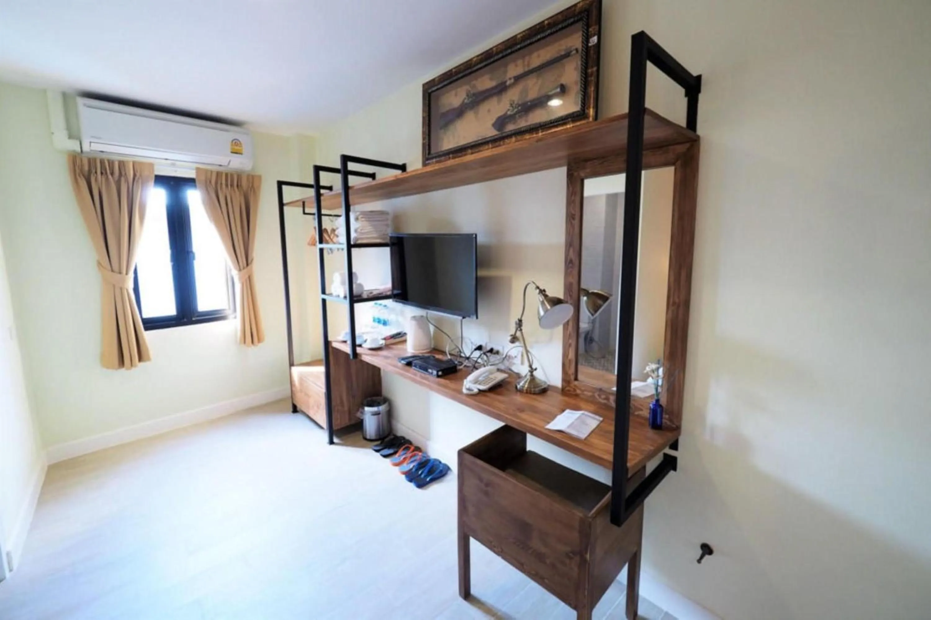 Deluxe Double Room in Siri Poshtel Bangkok (SHA Extra Plus)