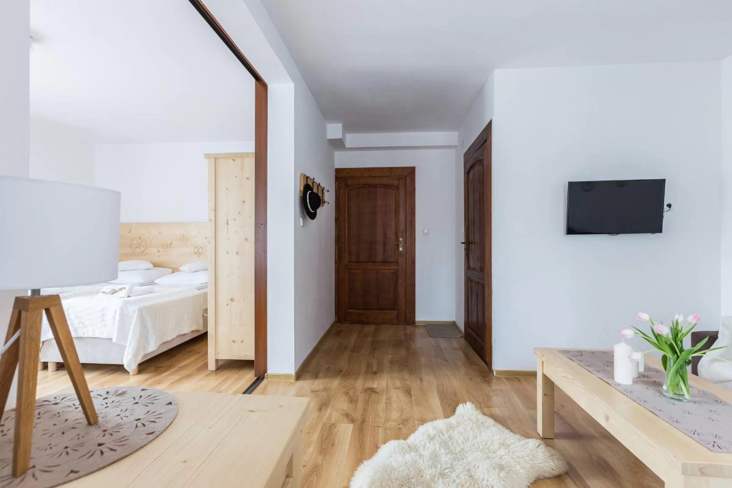 Photo of the whole room, TV/Entertainment Center in Willa Baciarka