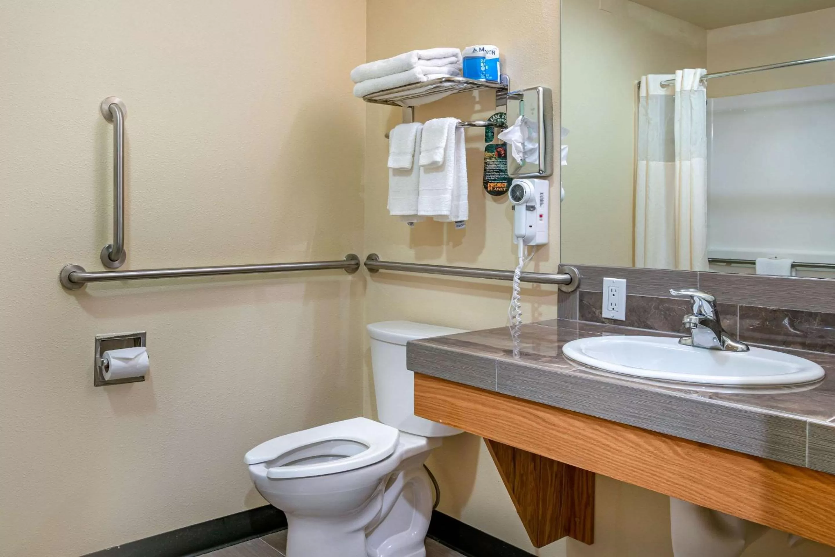 Bathroom in Quality Inn Bend North