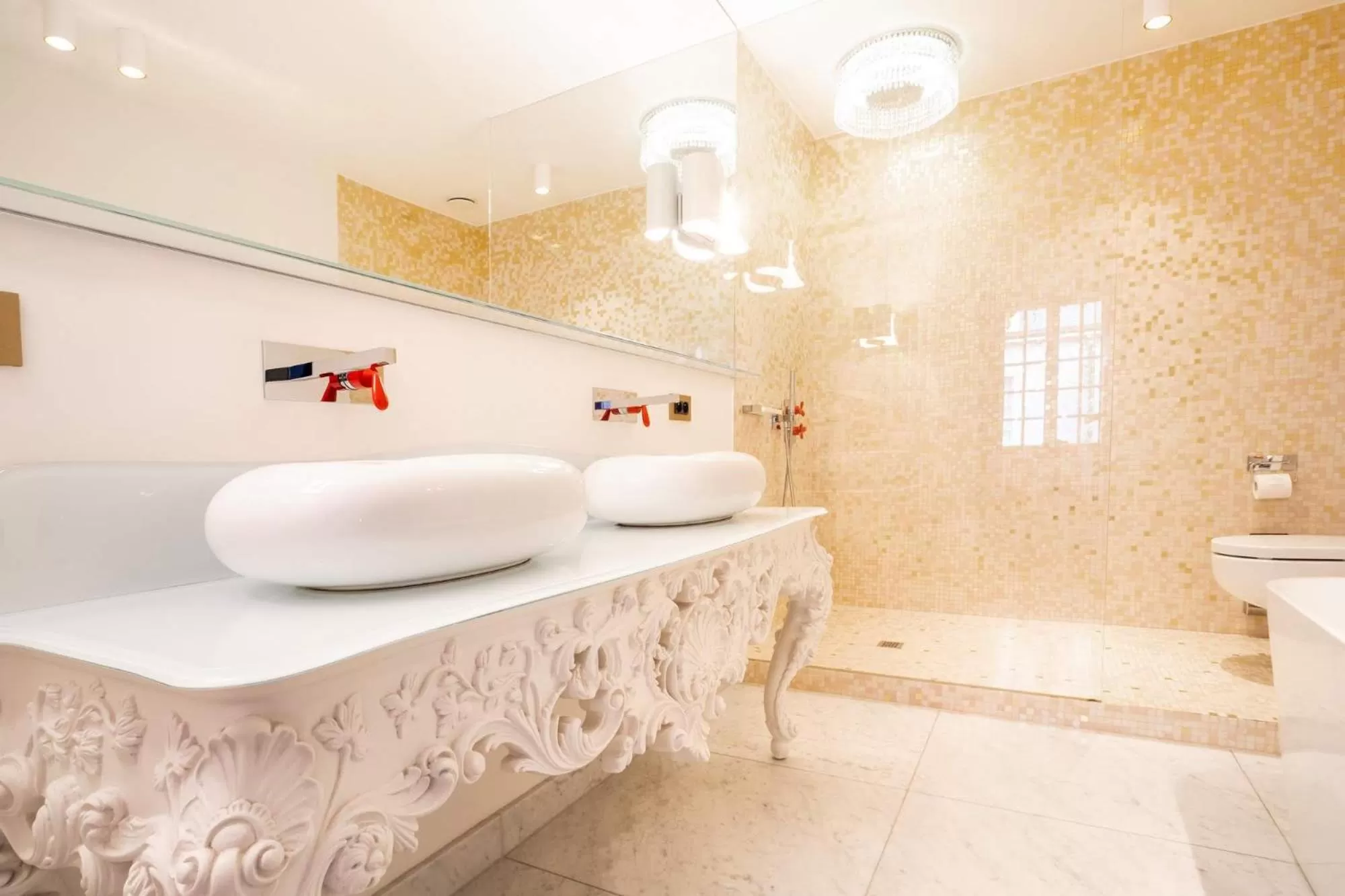 Bathroom in Hotel De Witte Lelie -Small Luxury Hotels of the World