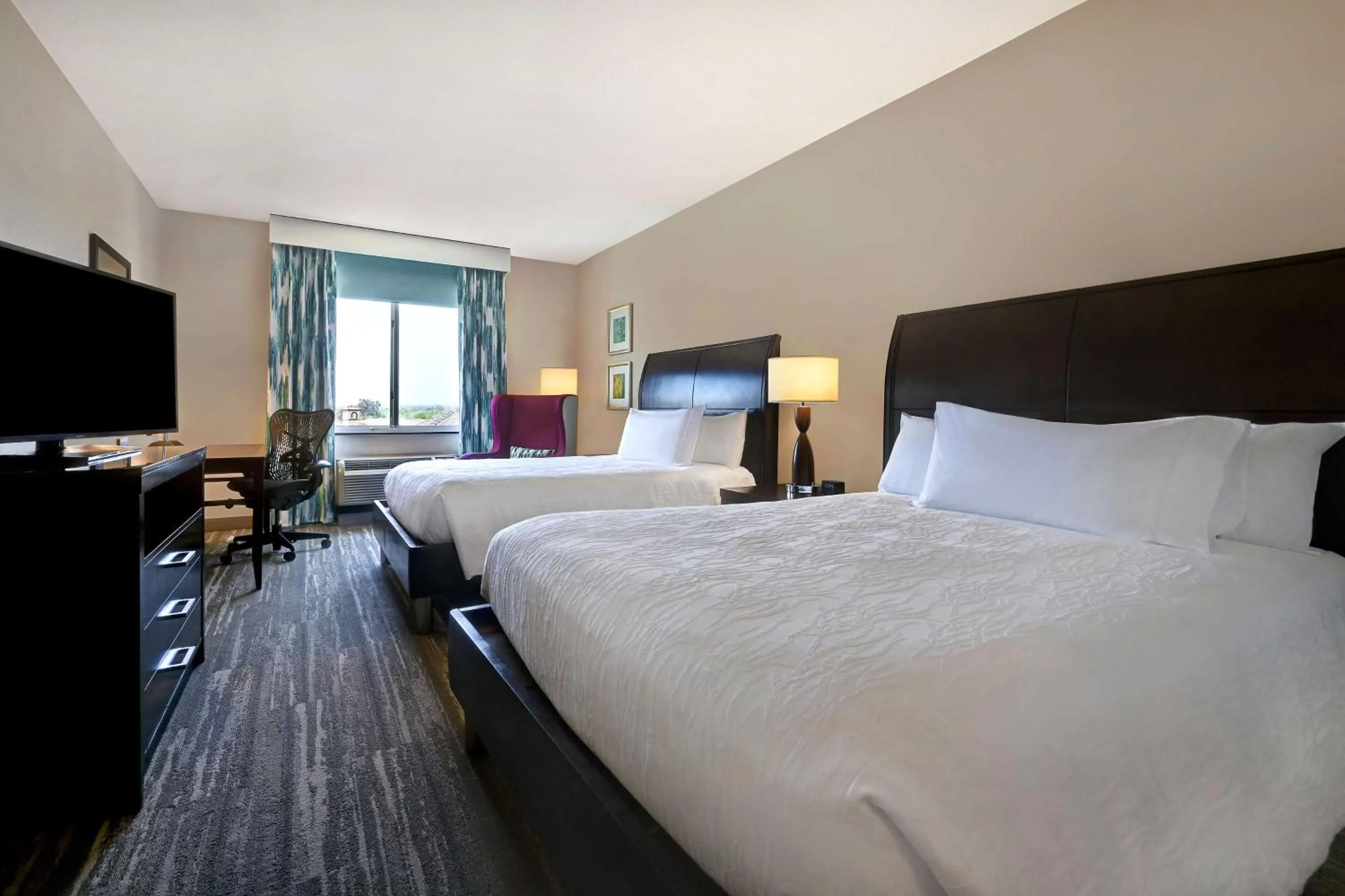 Bedroom, Bed in Hilton Garden Inn San Bernardino