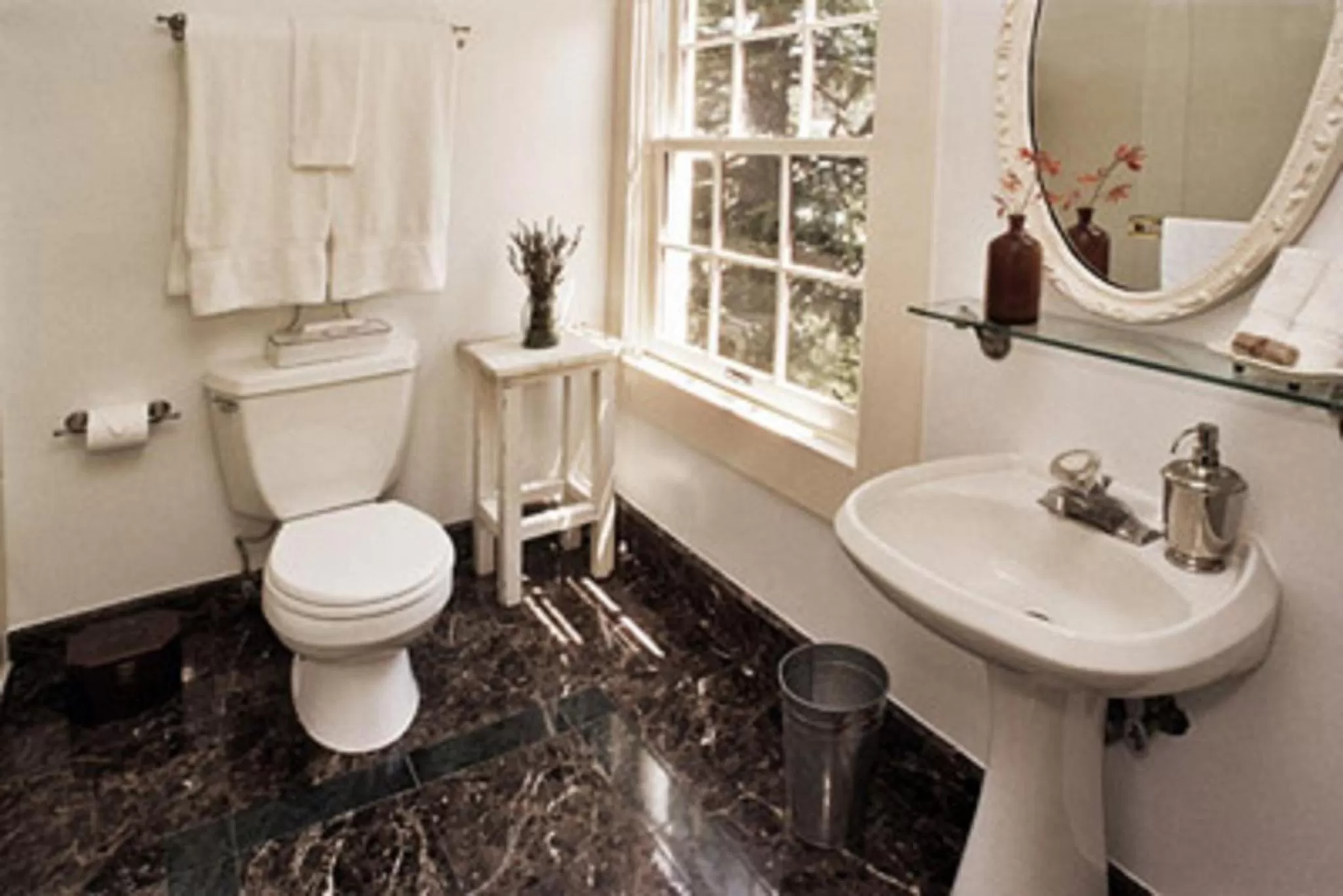 Day in Valley Ford Hotel