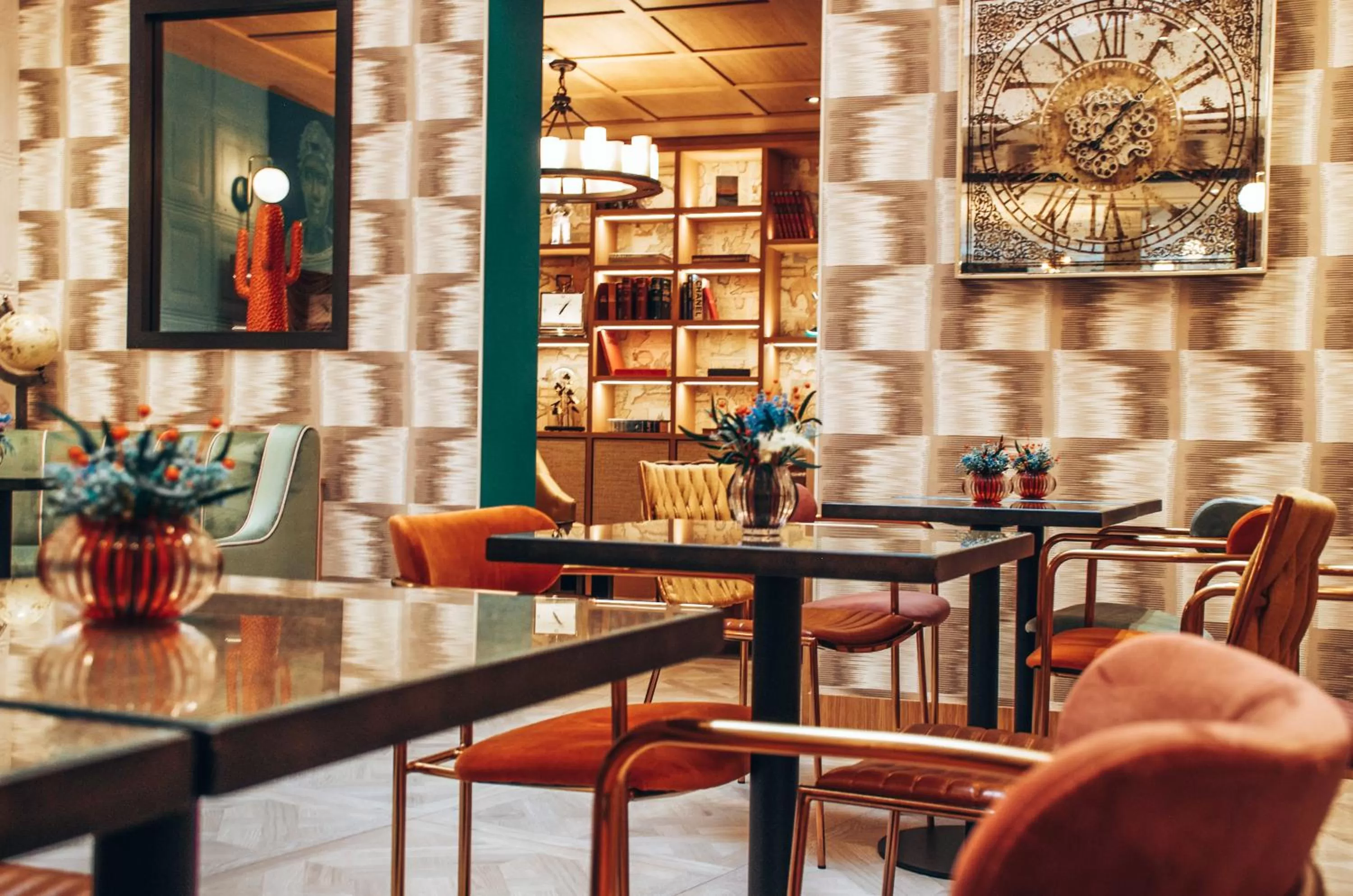 Lounge or bar in Hotel Phileas Lazare & Spa - Opera