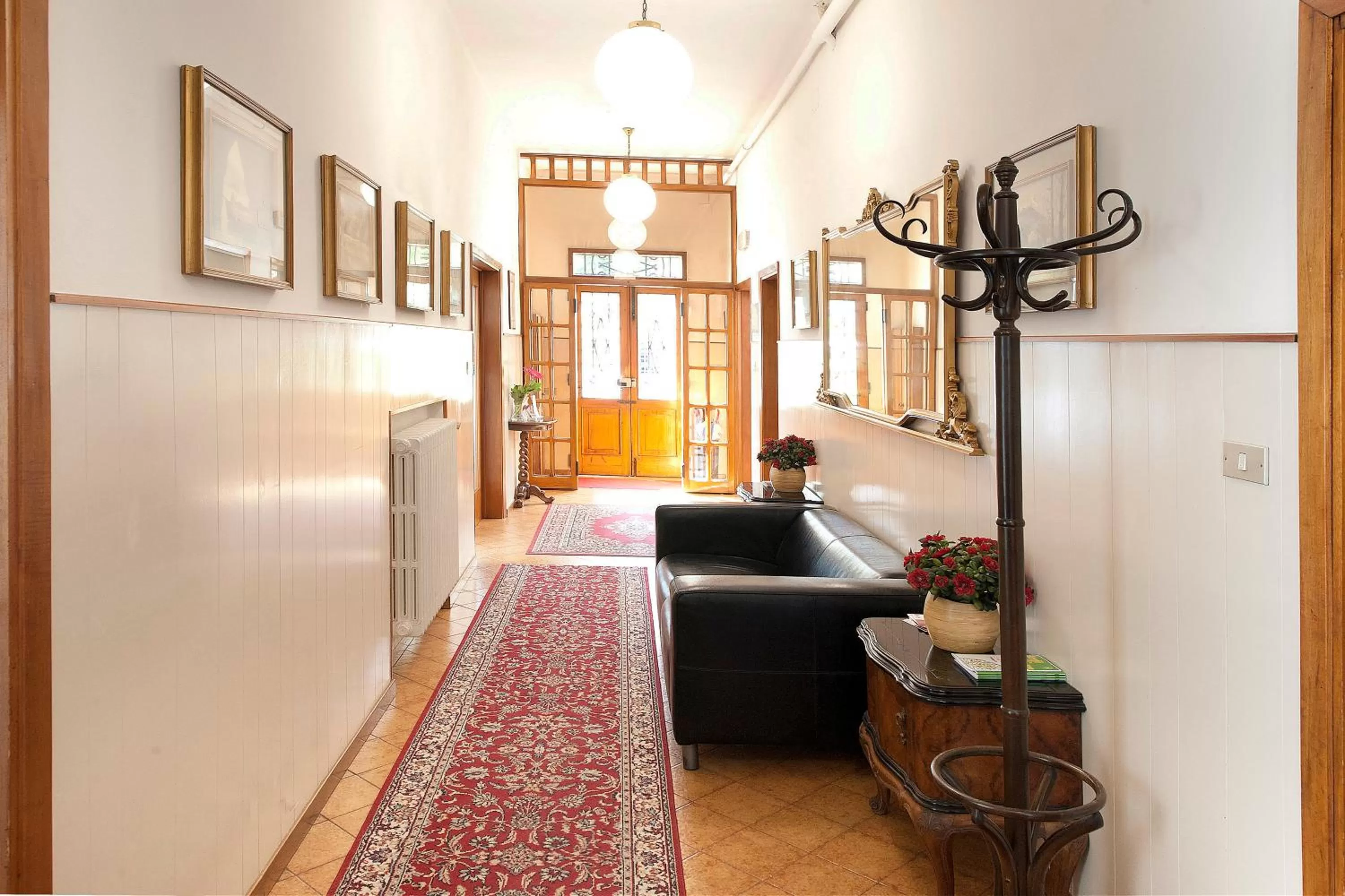 Lobby or reception, Bed in Hotel Gardenia