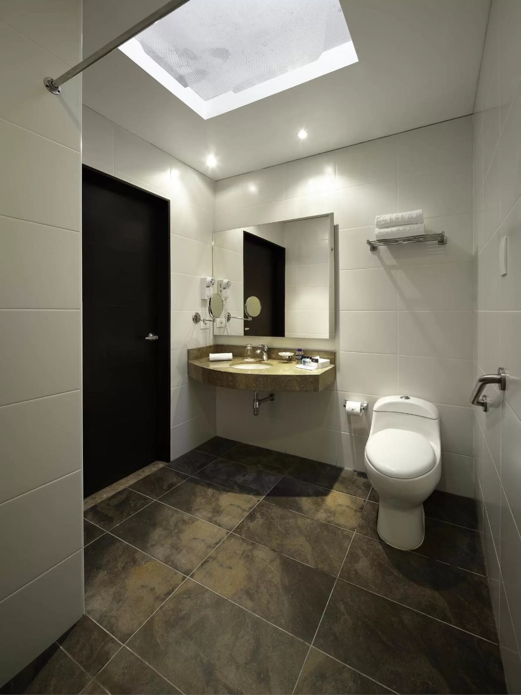 Bathroom in Estelar Recinto Del Pensamiento Hotel Y Centro De Convenciones