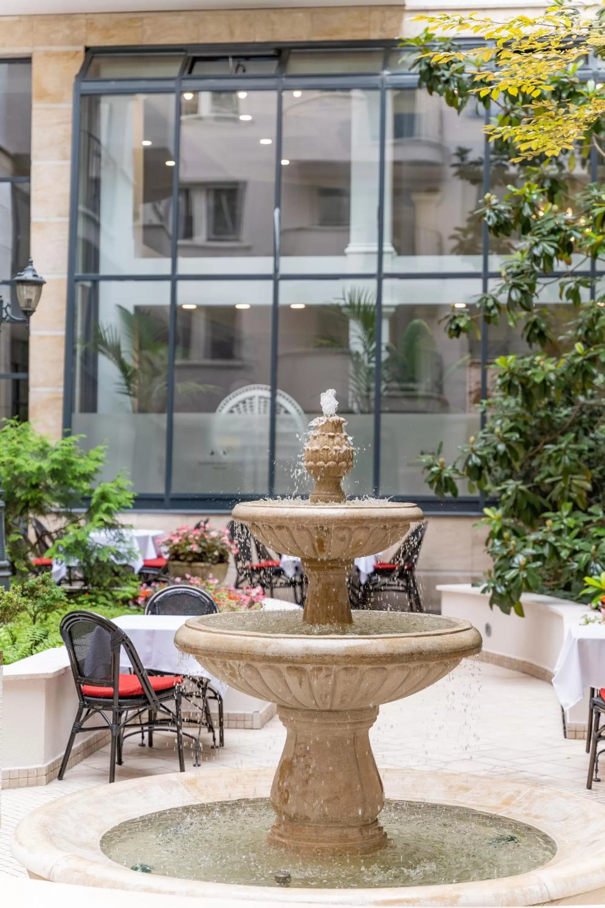 Garden in Queen's Court Hotel & Residence