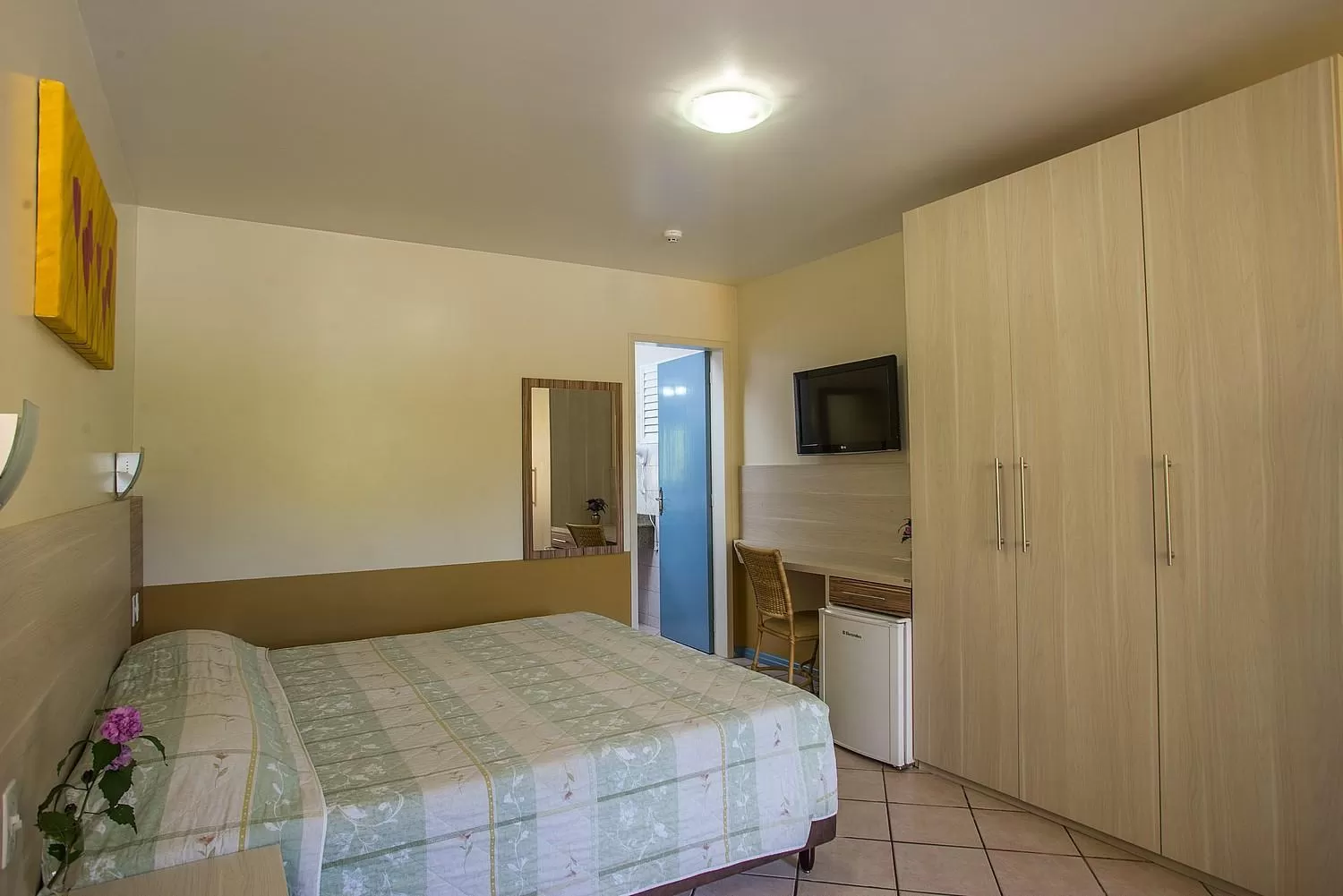 Photo of the whole room, Bed in Vila Olaria Hotel