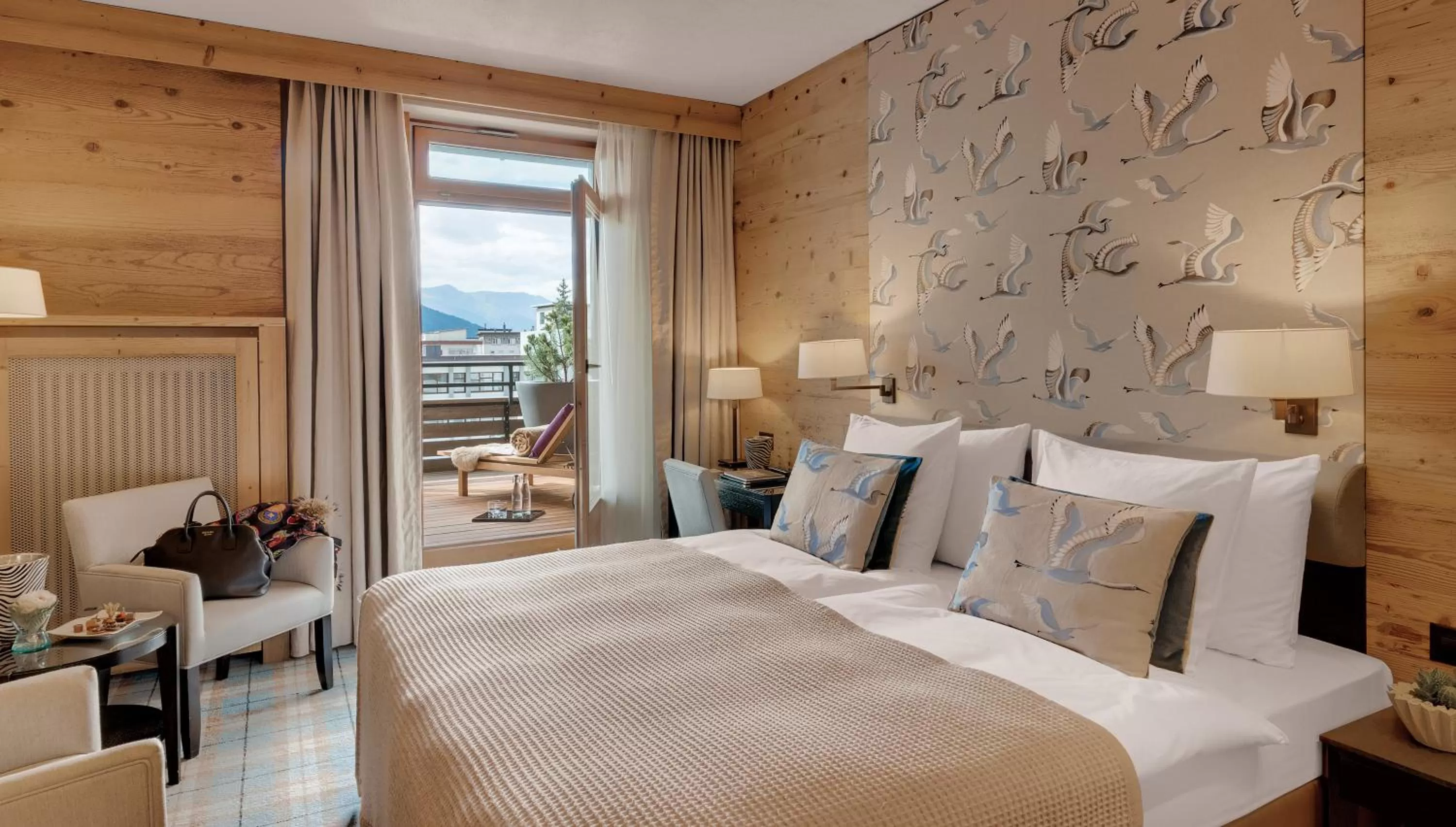 Photo of the whole room, Bed in Morosani Schweizerhof