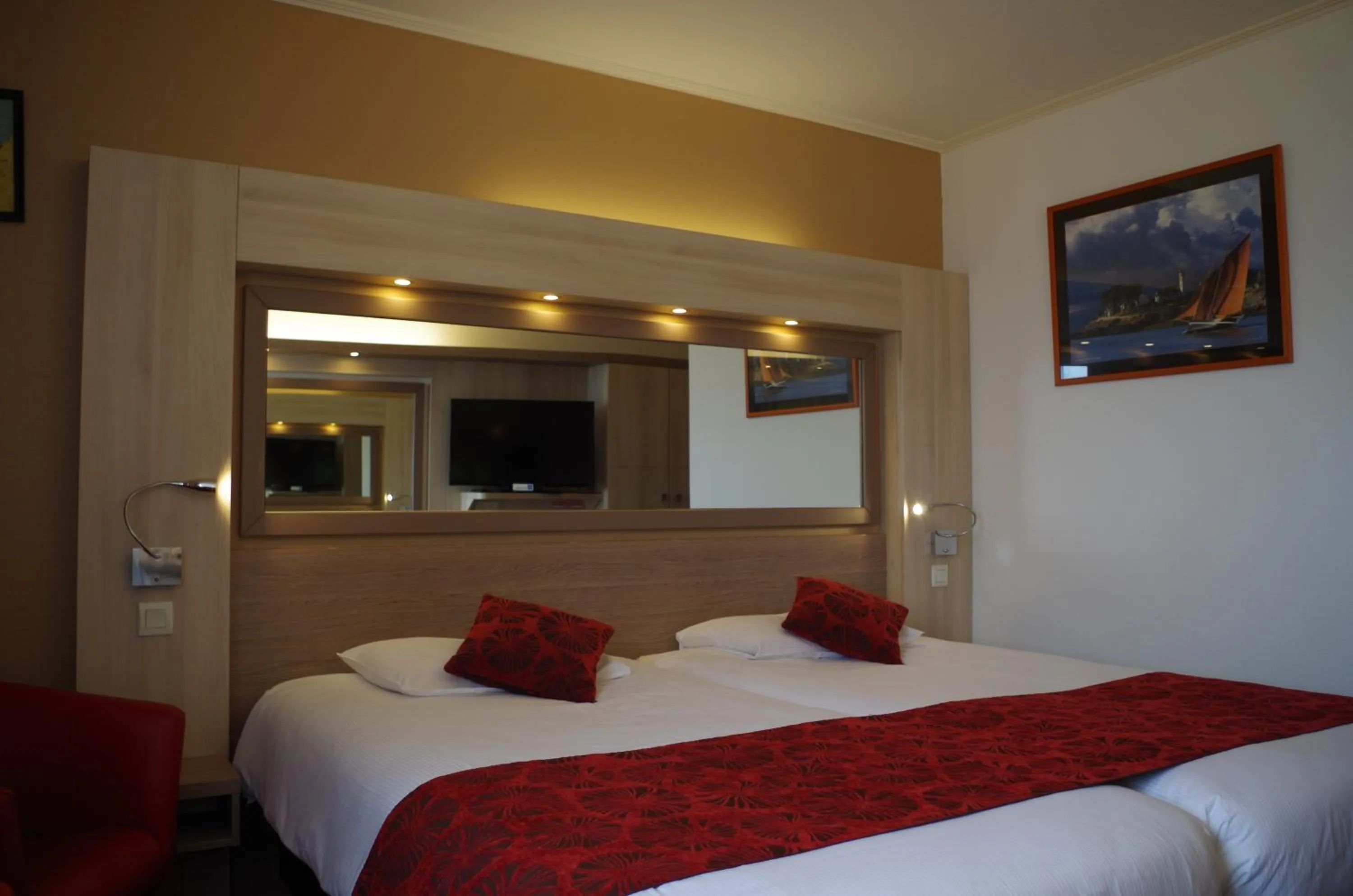 Bed in The Originals Boutique, Hôtel Aquilon, Saint-Nazaire