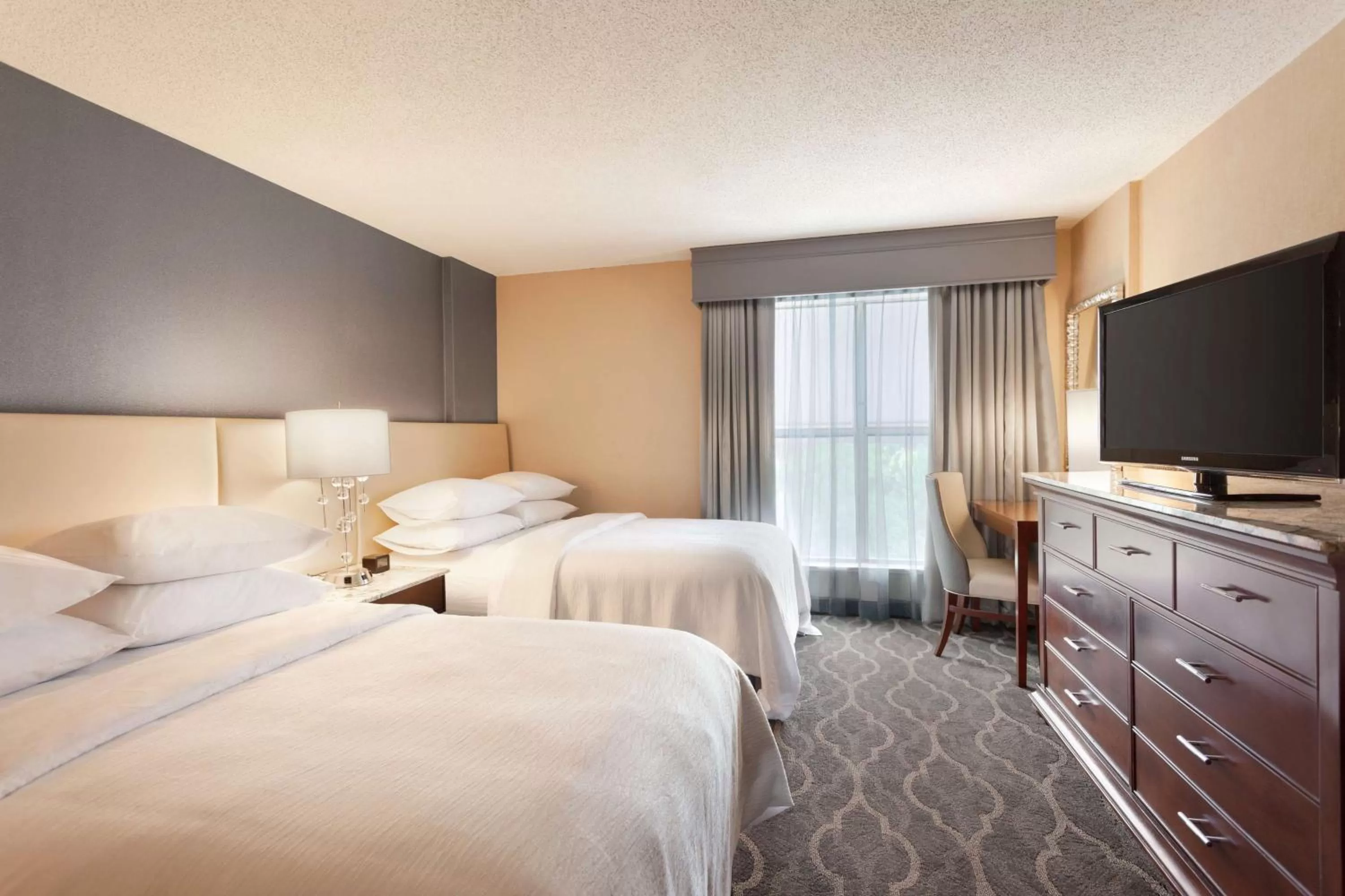 Bedroom, Bed in Embassy Suites by Hilton Atlanta Airport