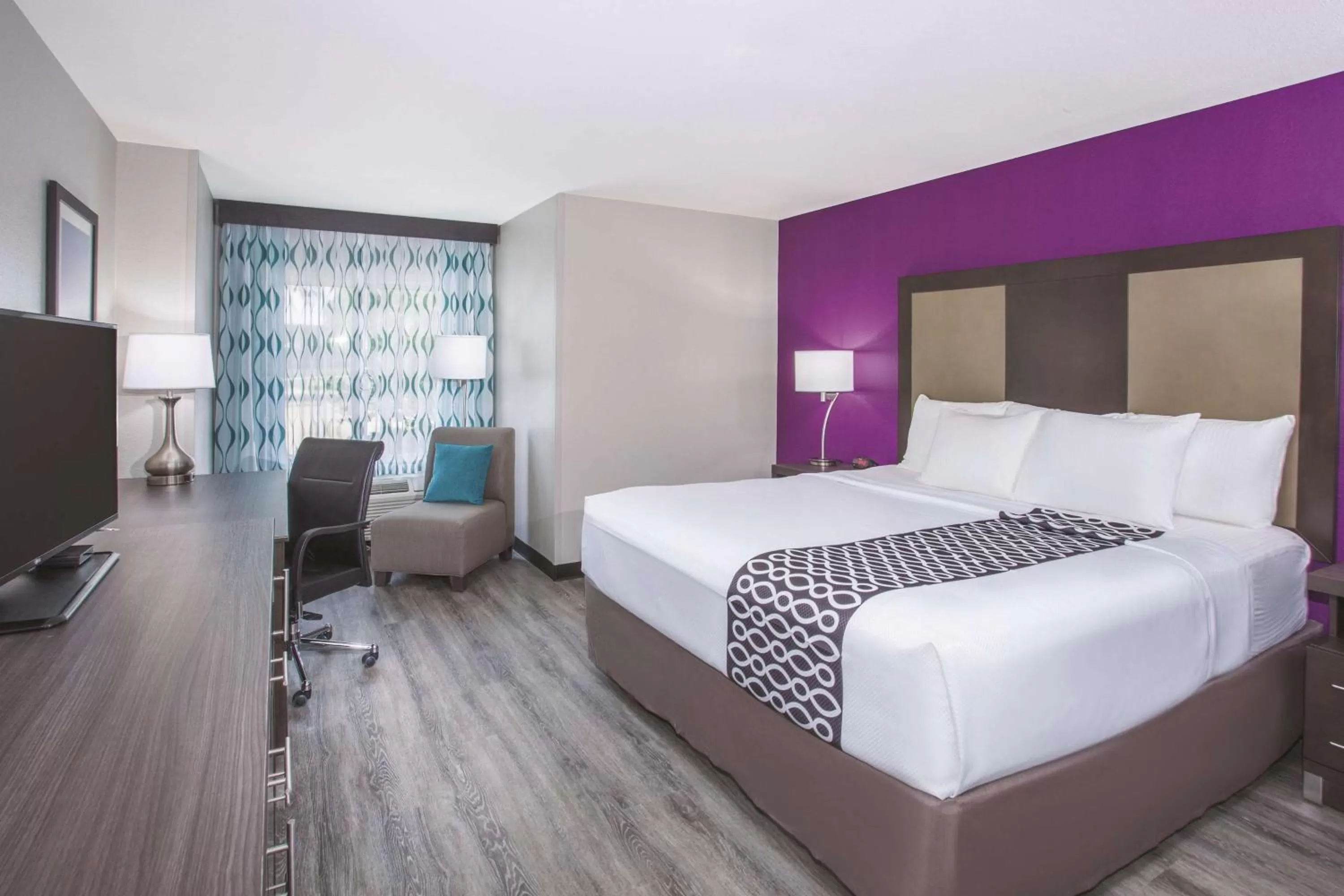 Photo of the whole room, Bed in La Quinta by Wyndham Effingham