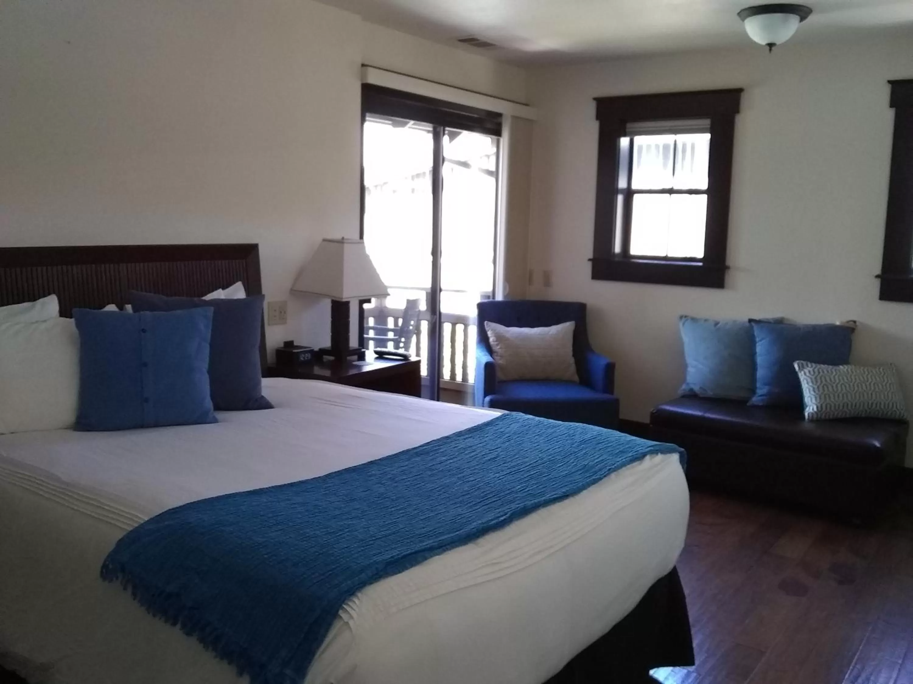 Photo of the whole room, Bed in Noyo Harbor Inn