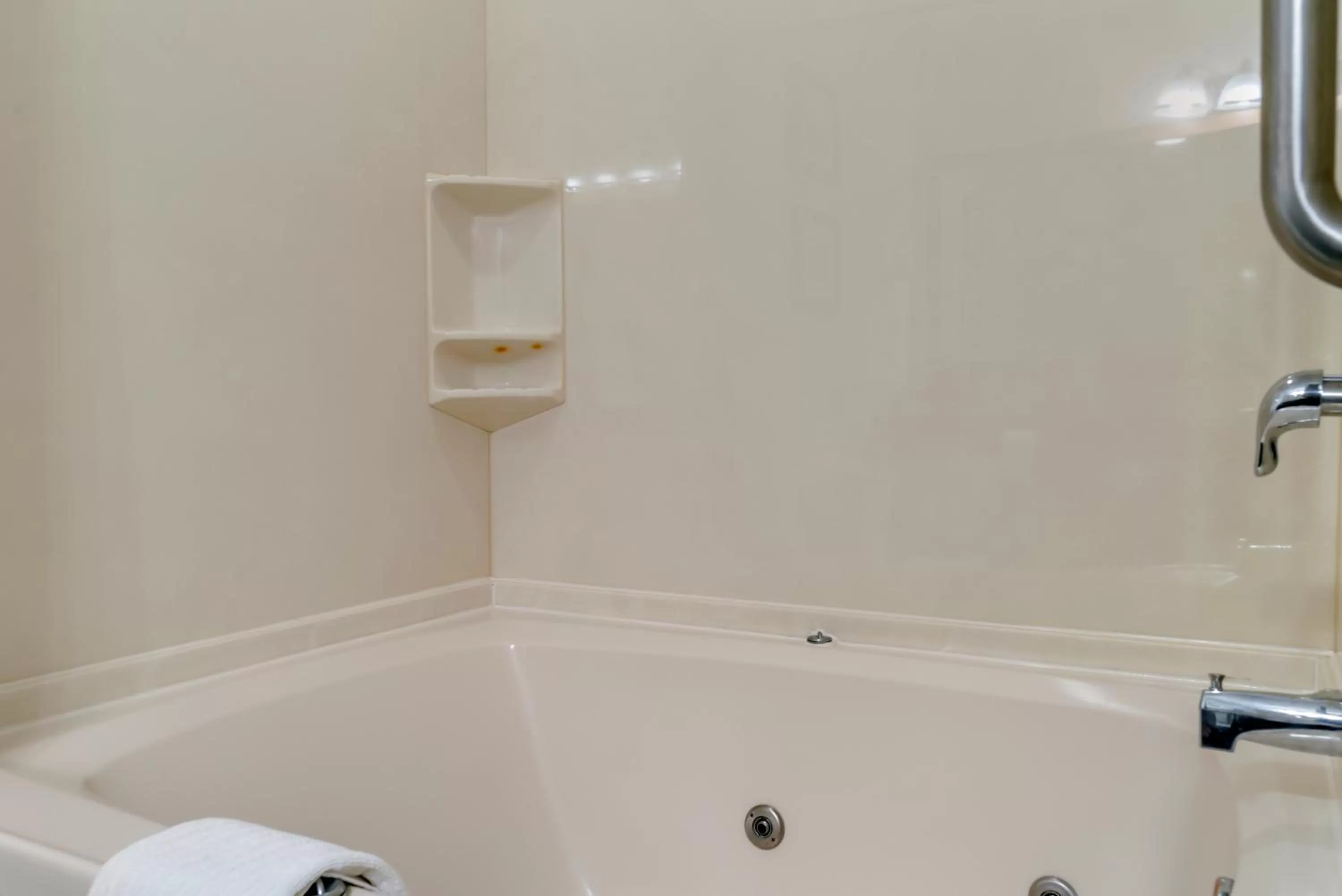 Hot Tub in Comfort Inn East Oregon - Toledo