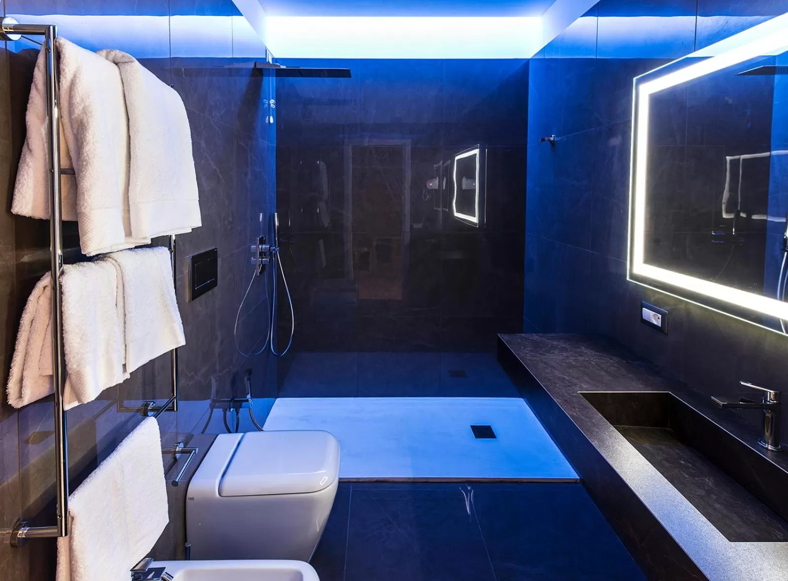 Bathroom in Caruso Place Luxury Rooms & Suites