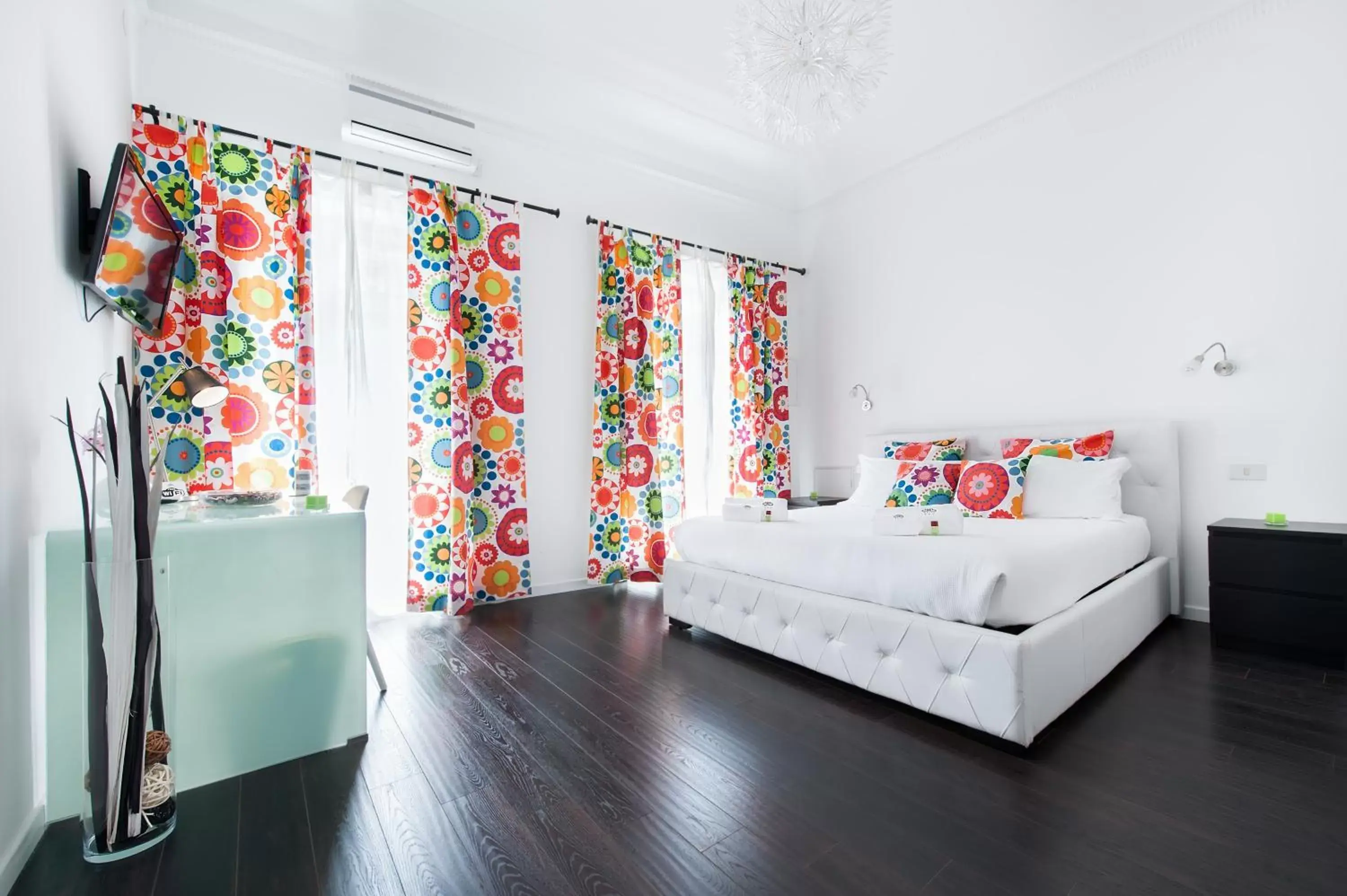 Double Room with Private External Bathroom in B&B White Double Room with Private External Bathroom in B&B White