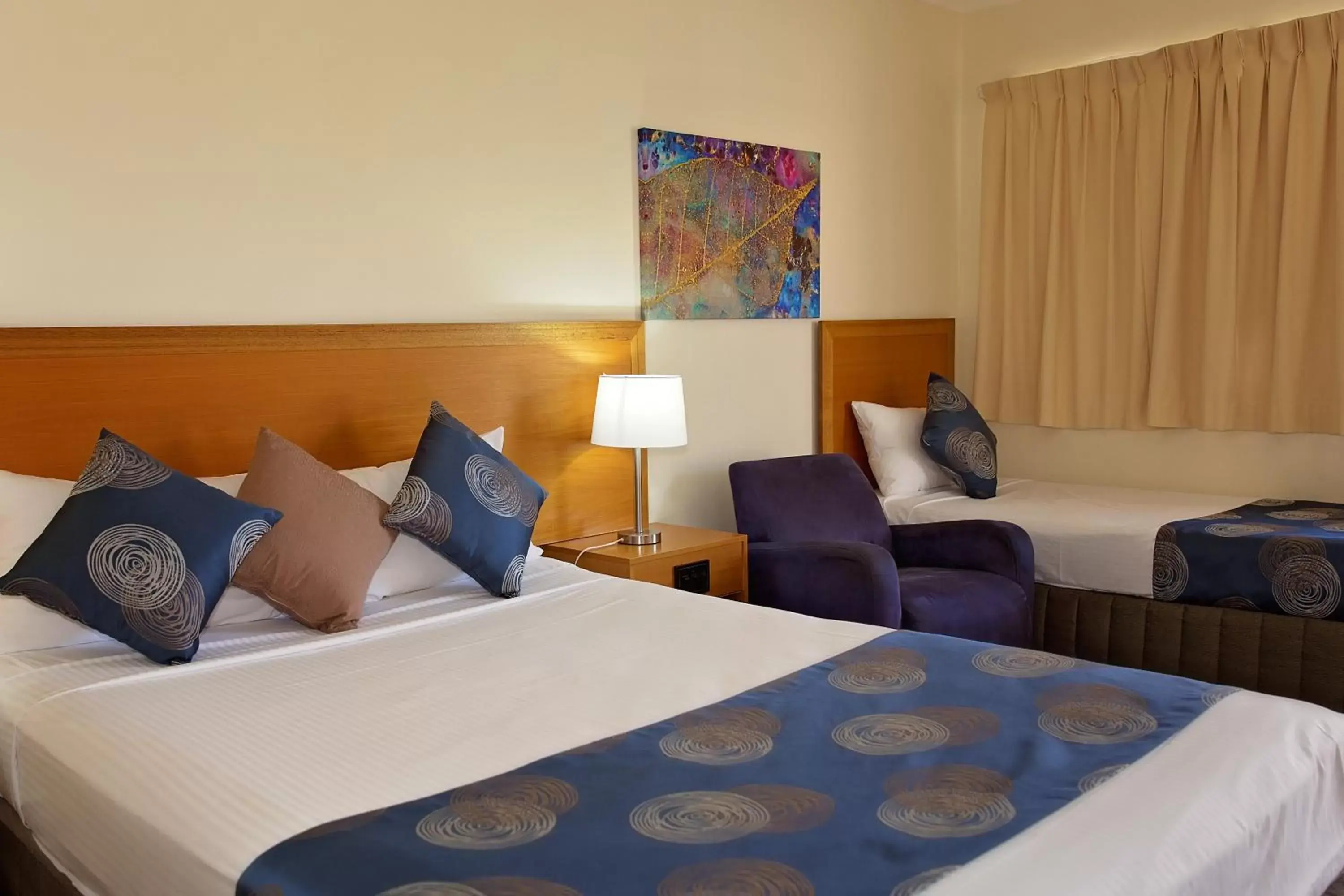 Standard Twin in White Lace Motor Inn Standard Twin in White Lace Motor Inn