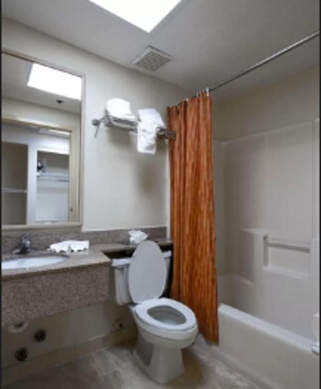 Bathroom in Rodeway Inn South Miami - Coral Gables