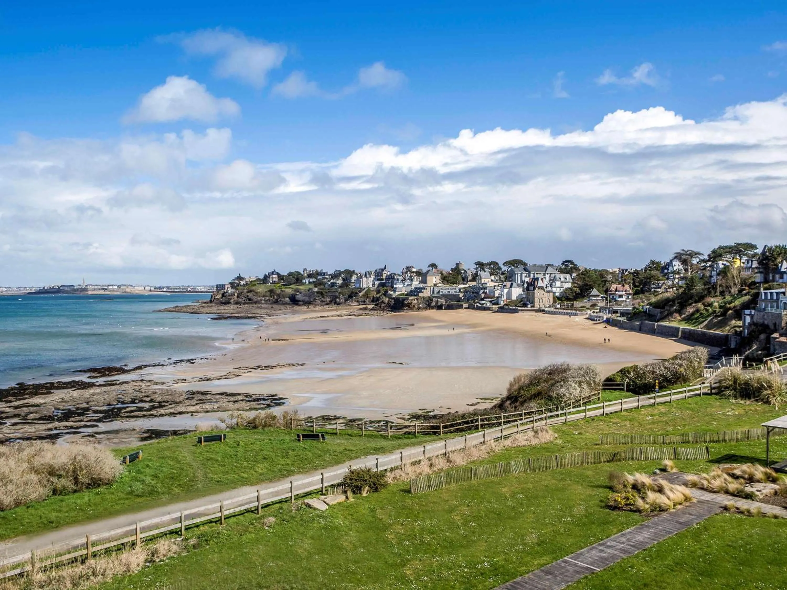 Property building in Emeria Dinard Thalasso Spa