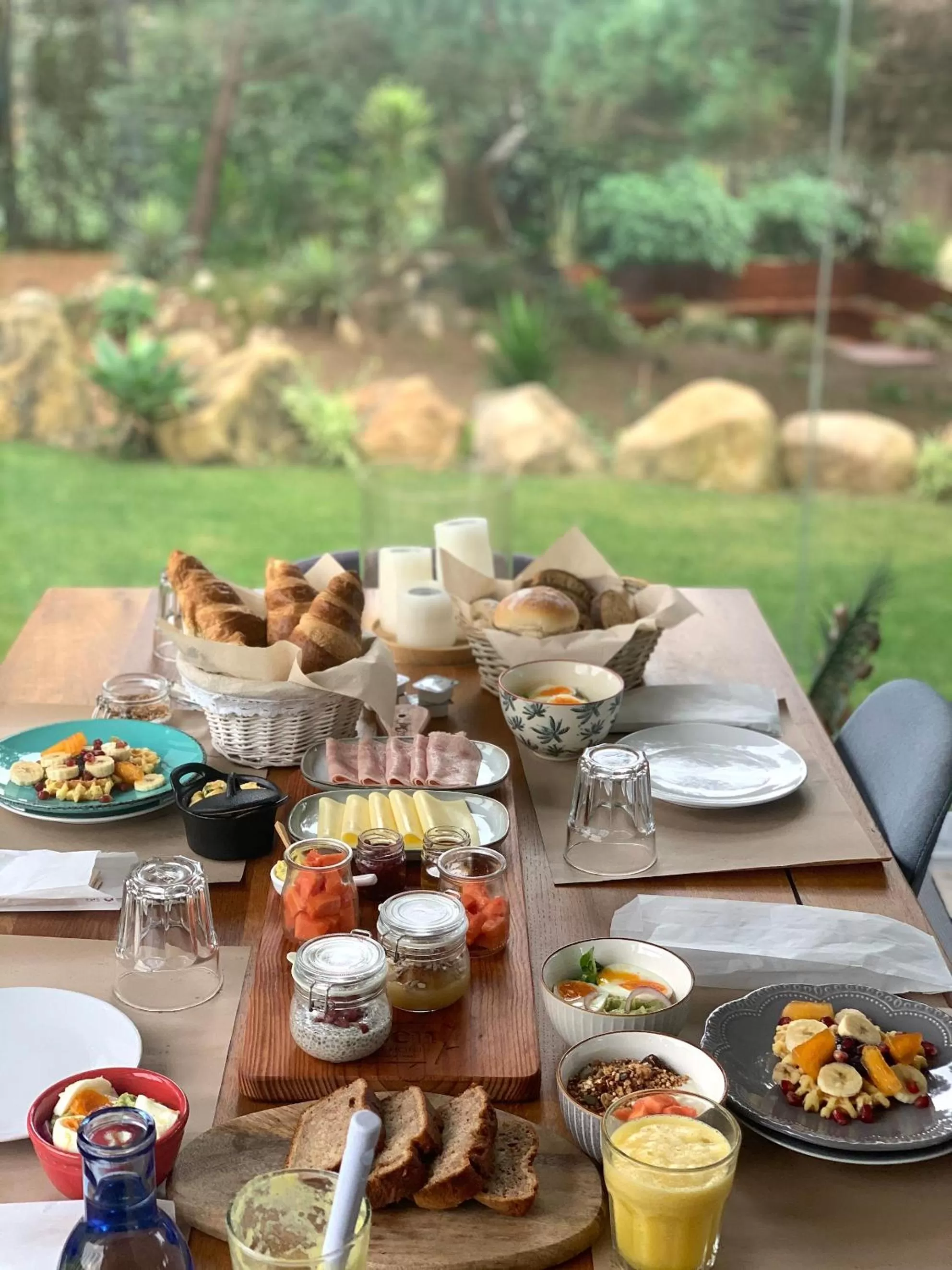 Breakfast in Azen Cool House