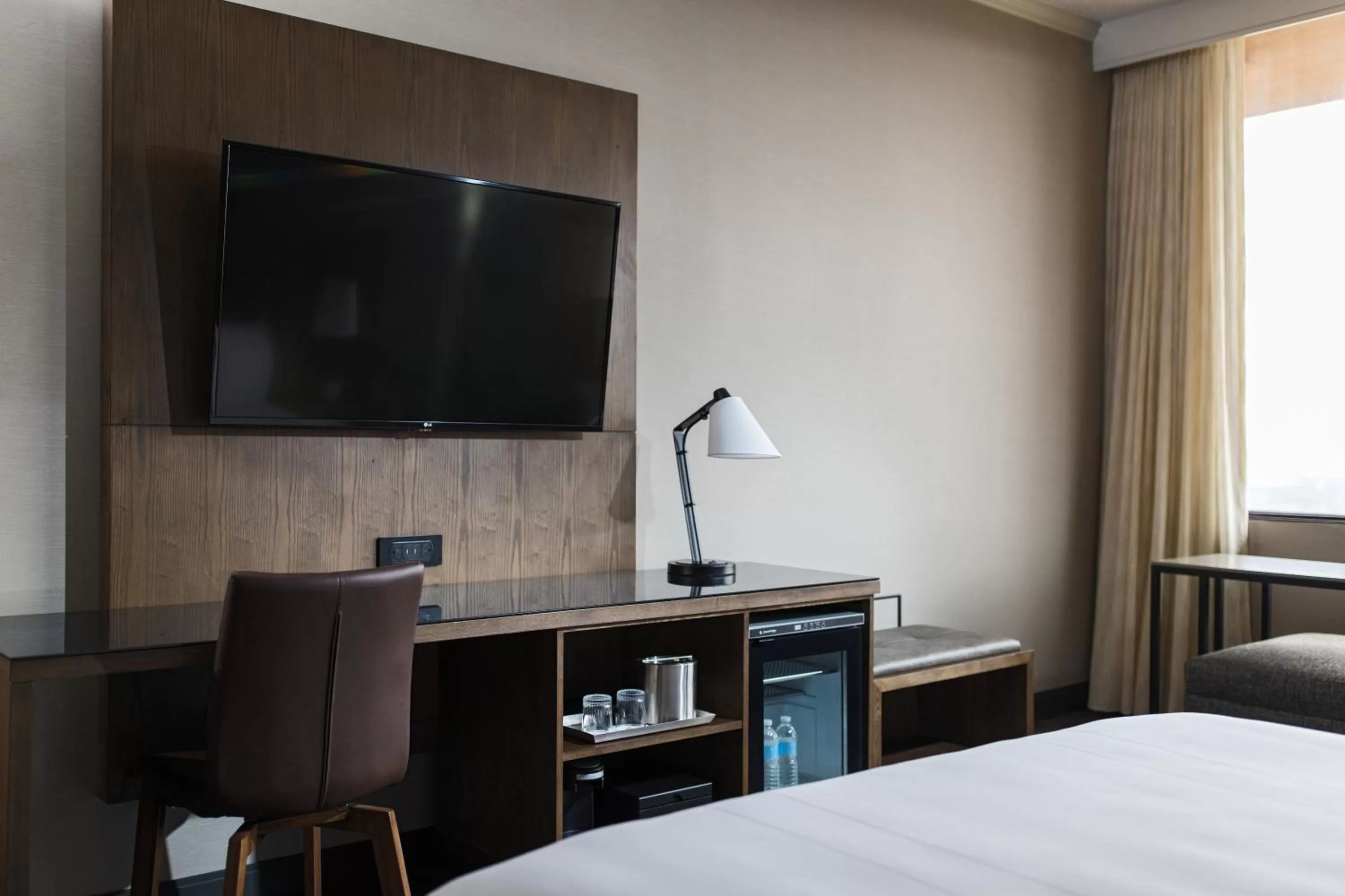 TV and multimedia, Bed in Sonesta Nashville Airport