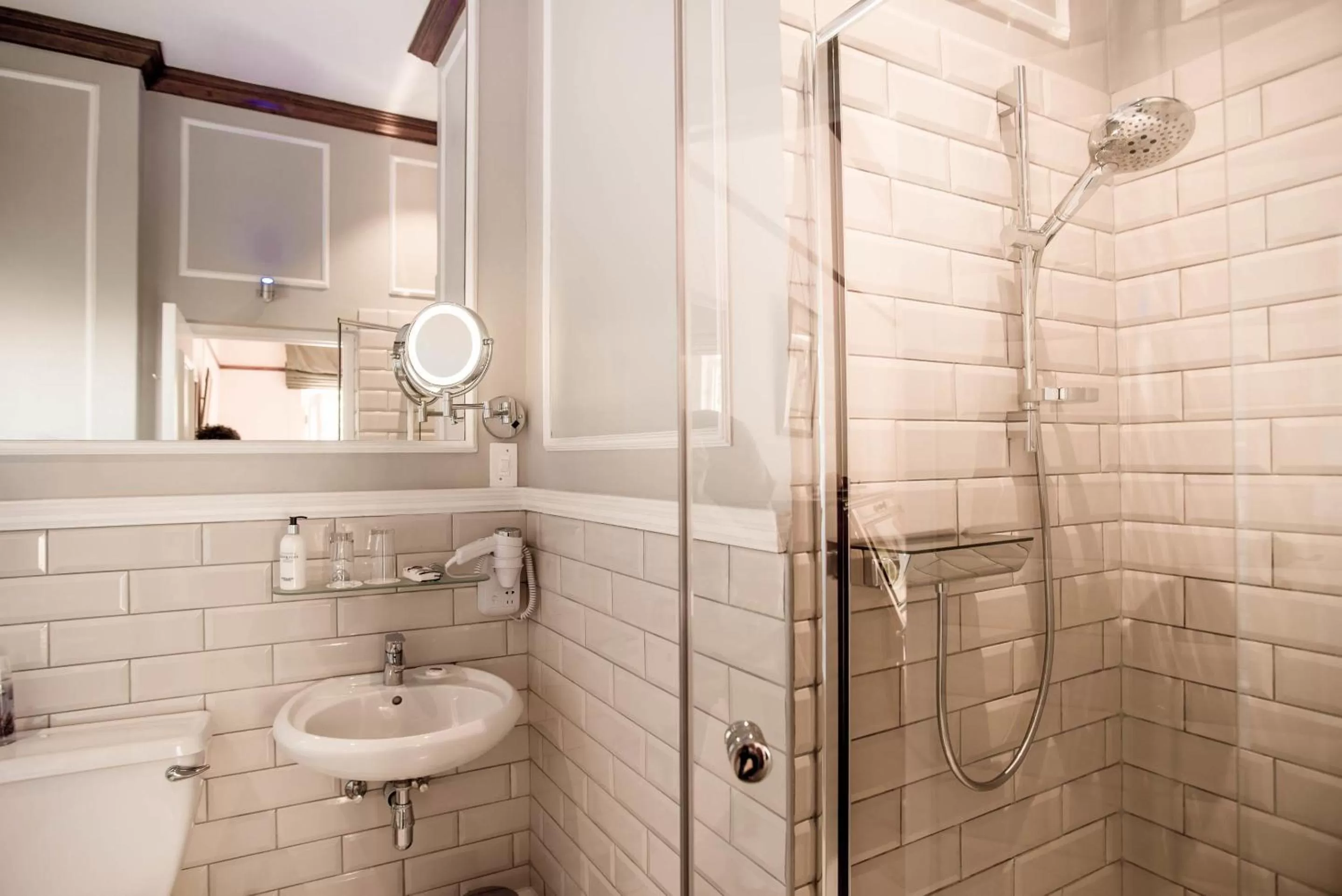 Bathroom in Eendracht Hotel