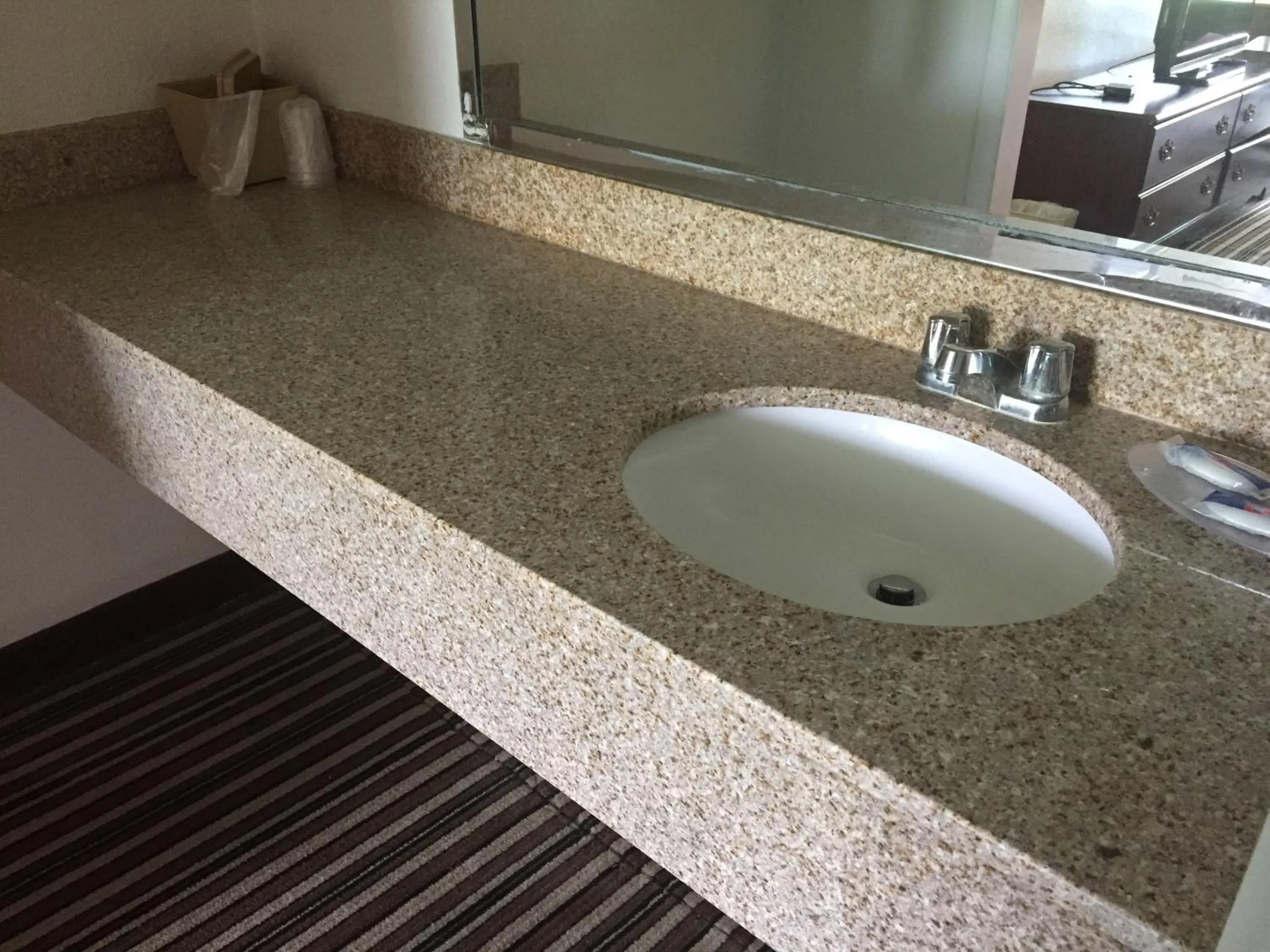 Bathroom in Econo Lodge Yemassee