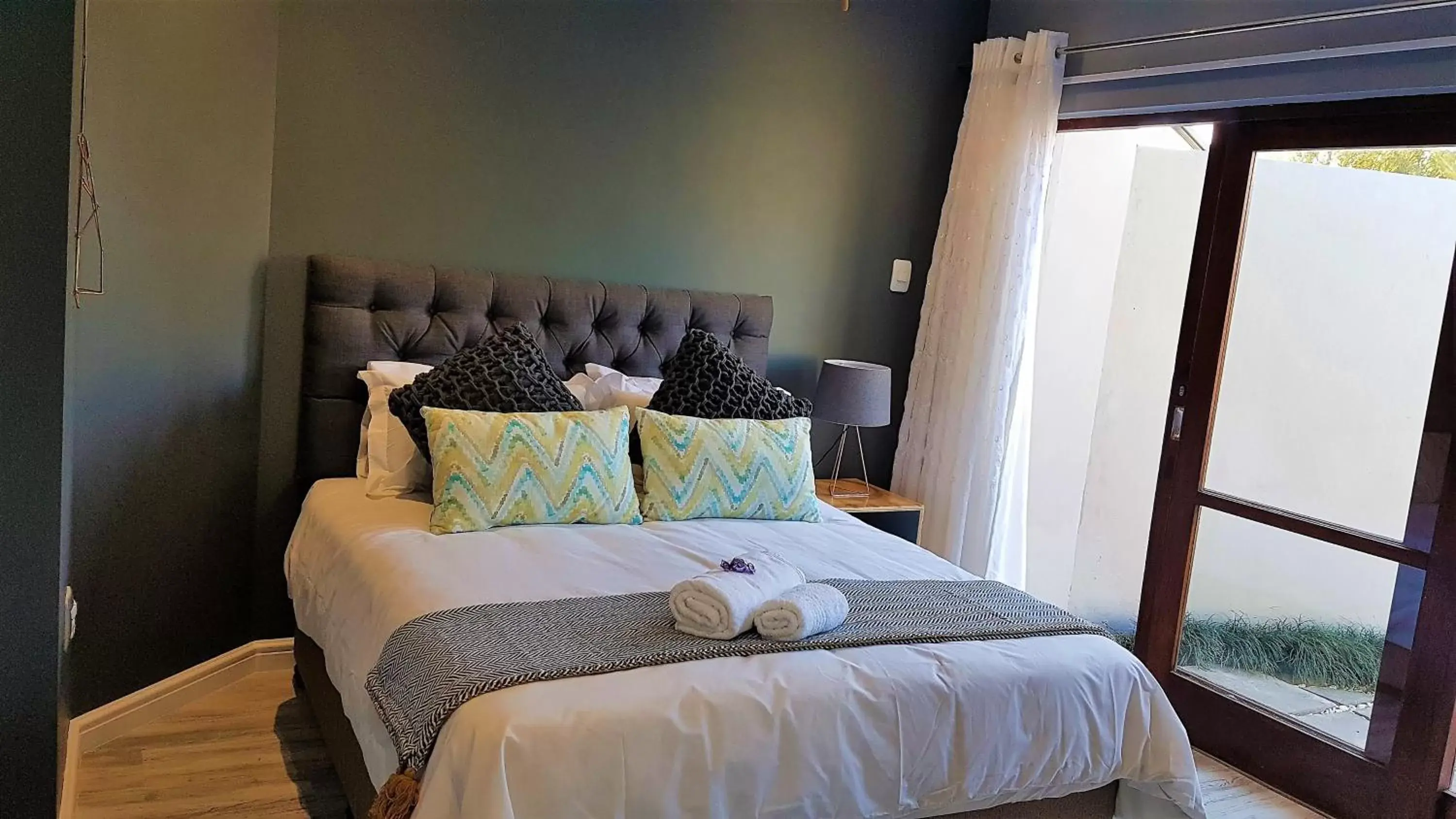 Queen Room with Garden View in Riverview Guesthouse East London Queen Room with Garden View in Riverview Guesthouse East London