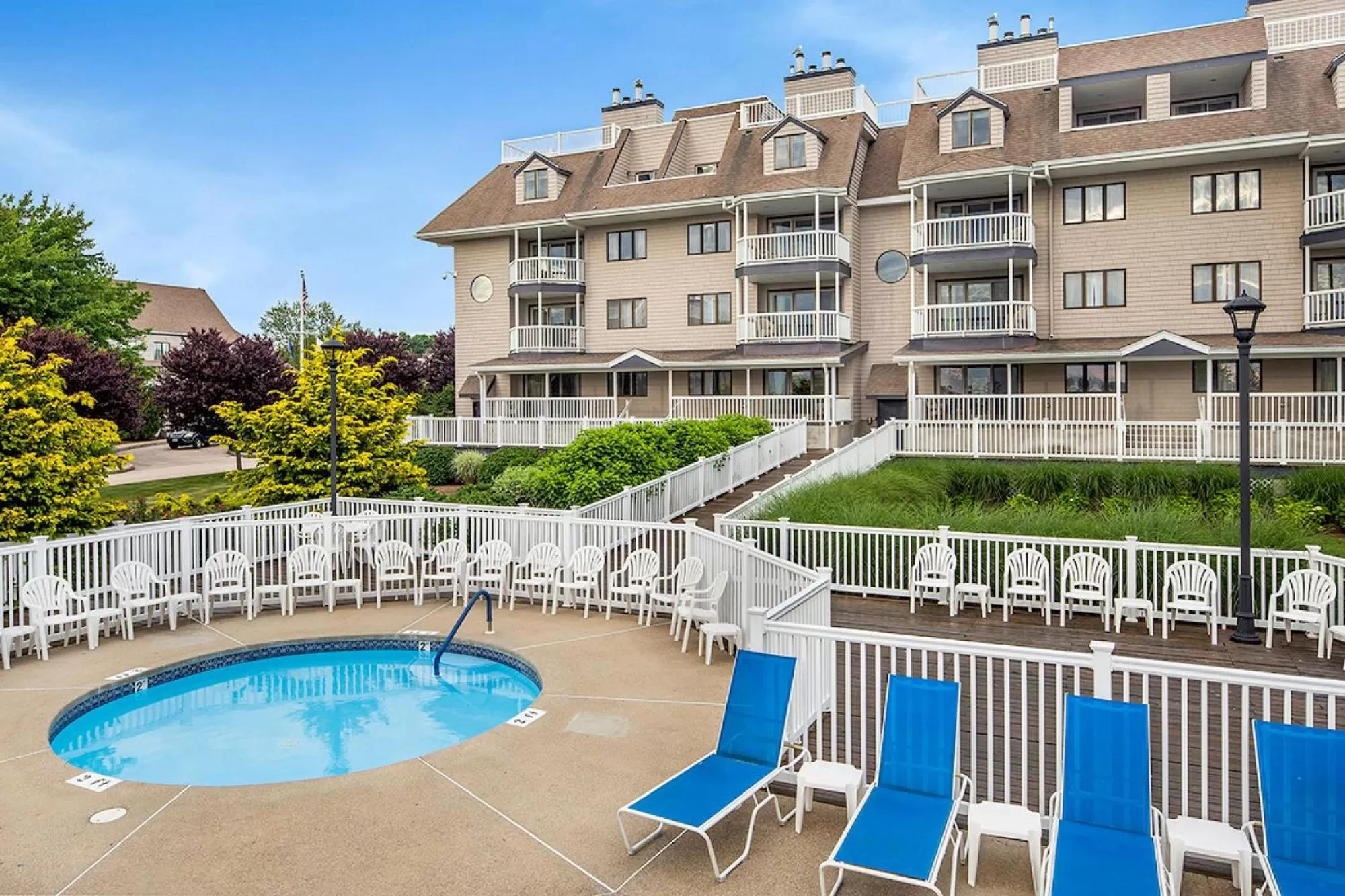 Swimming pool in Wellington Resort