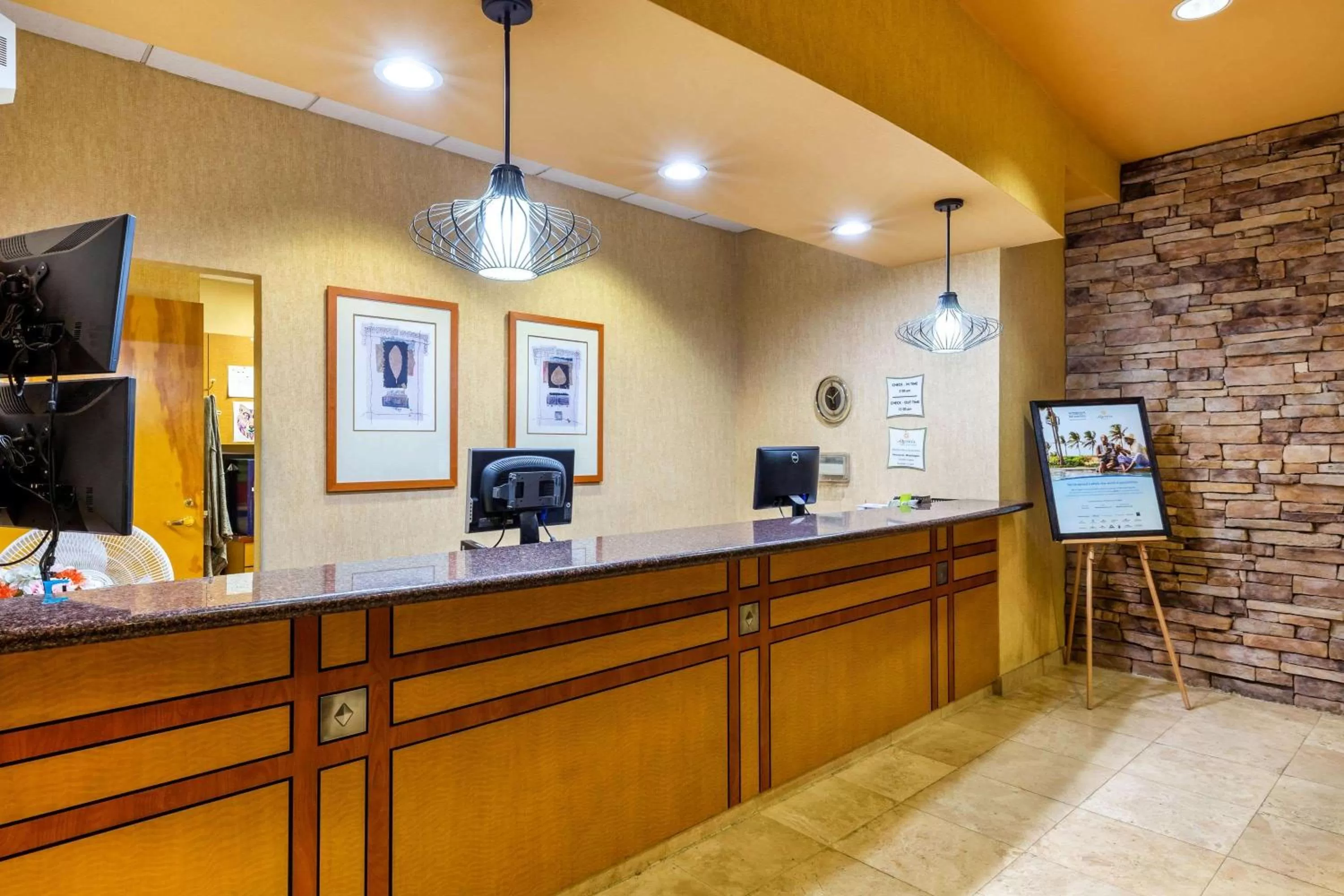 Lobby or reception in La Quinta by Wyndham Vancouver