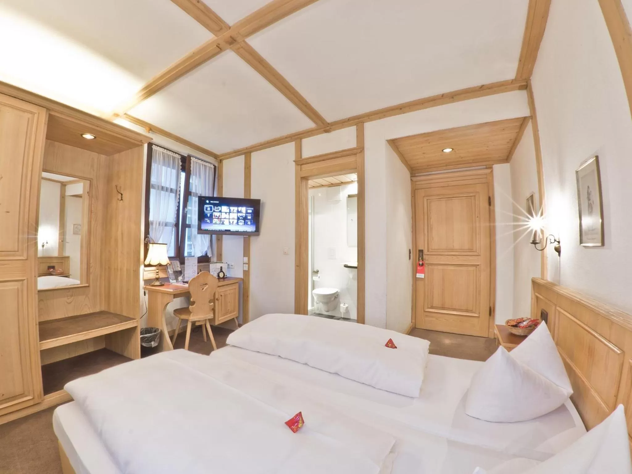 Photo of the whole room, Bed in Hotel Grüner Baum