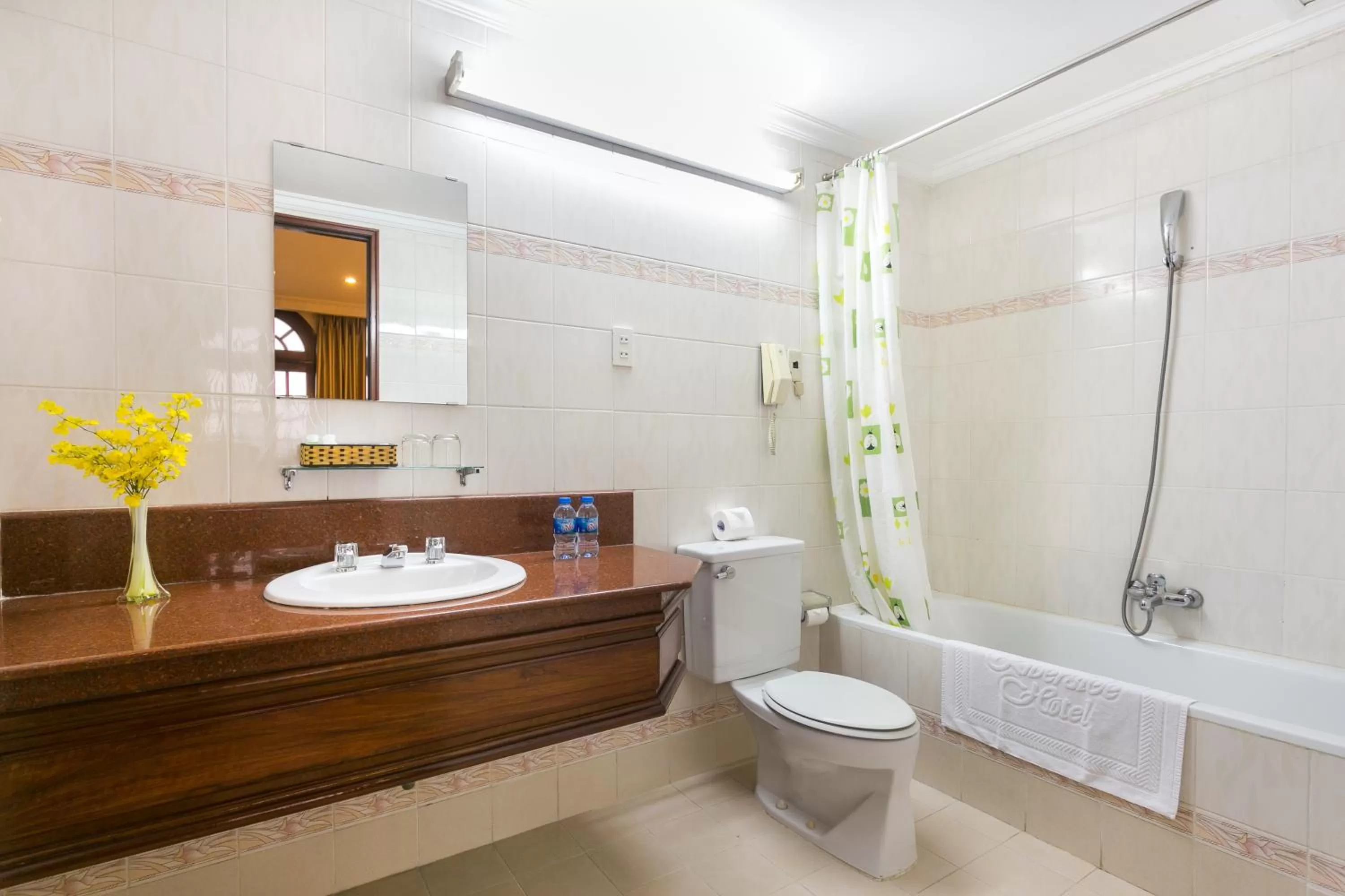 Bathroom in Riverside Hotel Saigon