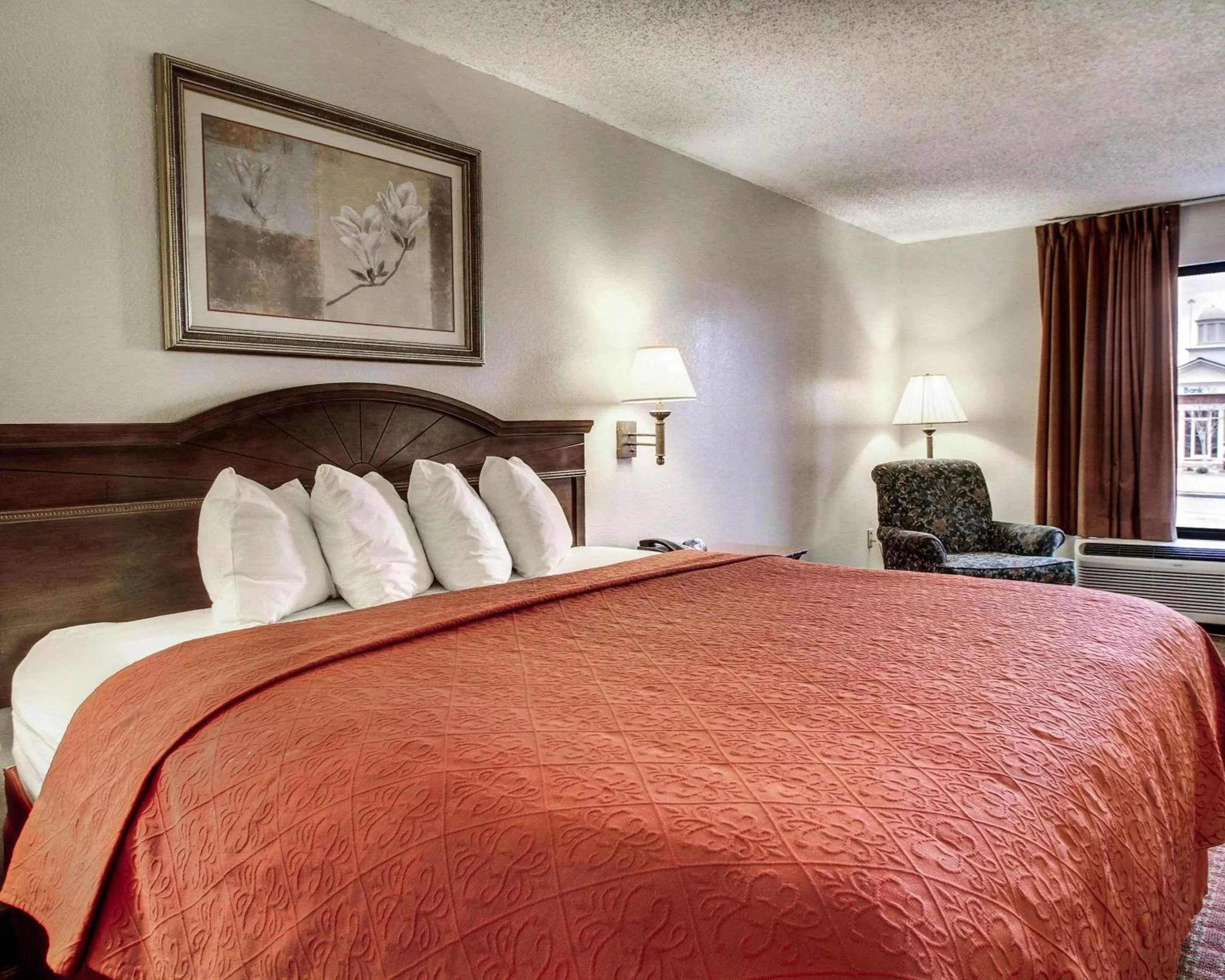 Photo of the whole room, Bed in Quality Inn & Suites Clinton - Jackson West