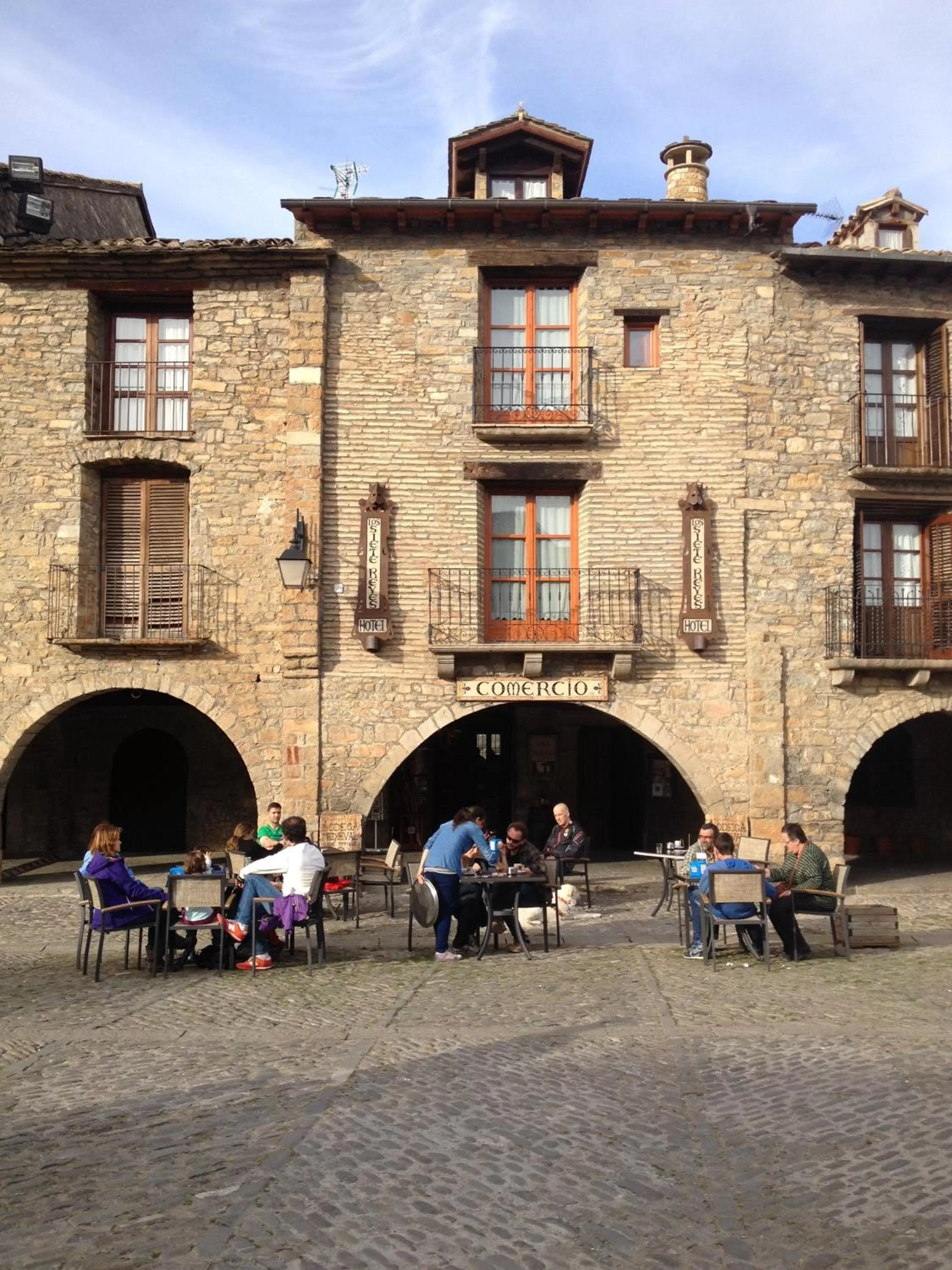 Facade/entrance in Los Siete Reyes
